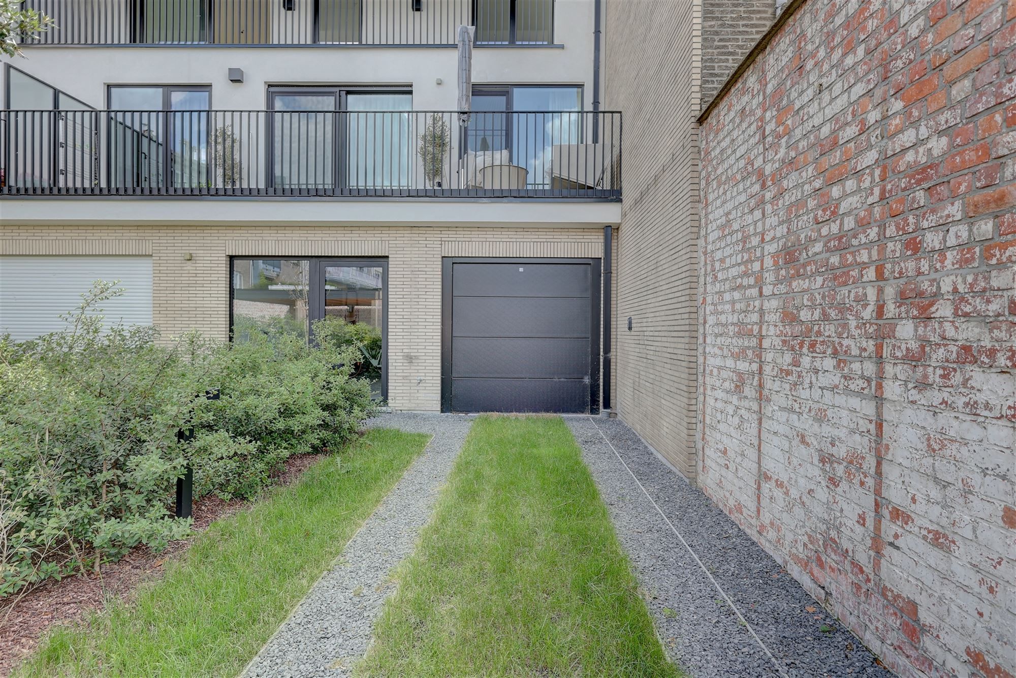 Ruime garagebox met optie intallatie laadpaal foto {{pictureIndex}}