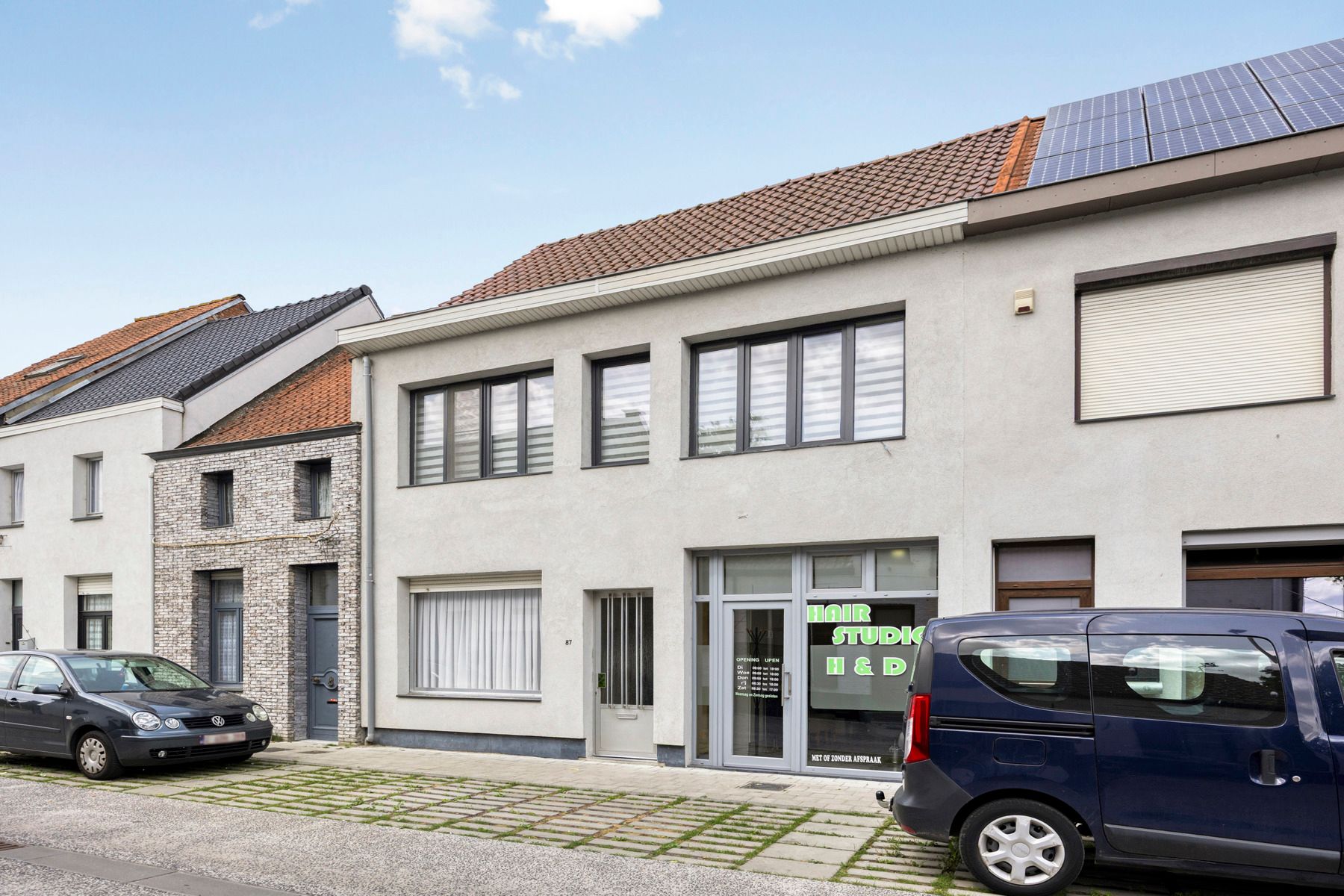 Ruime woning met tuin en handelsruimte in Lokeren foto {{pictureIndex}}