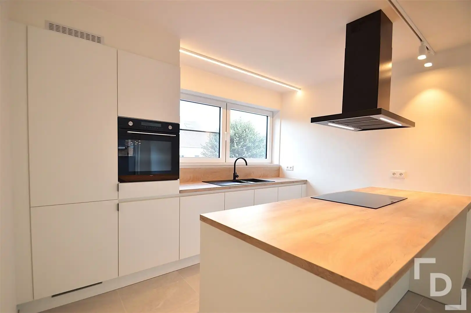 Nieuwbouwappartement met staanplaats in centrum Ieper foto 2