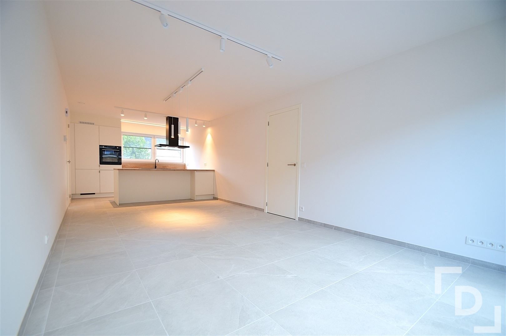Nieuwbouwappartement met staanplaats in centrum Ieper foto 2