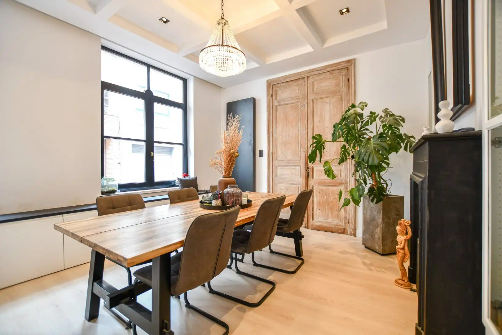 Ruim gerenoveerd herenhuis in hartje Blankenberge - vlakbij strand en zee!  foto {{pictureIndex}}