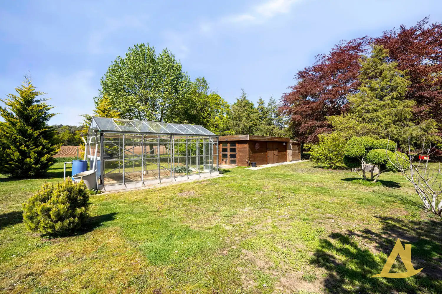 EXCLUSIEVE VILLA MET PARKTUIN EN ZWEMVIJVER OP EEN PERCEEL VAN 1HA 5A 16CA! foto 64