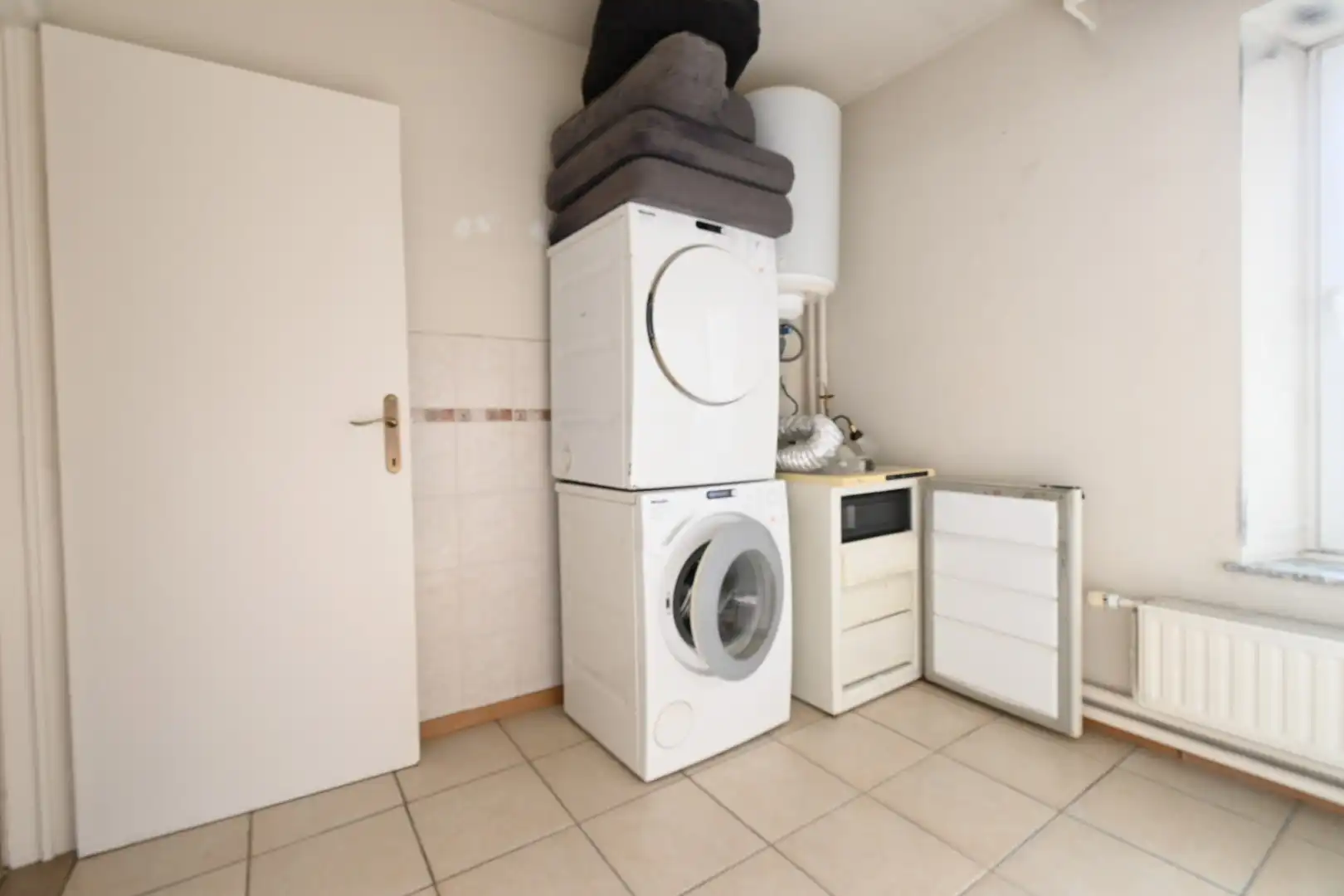 Degelijk appartement met 2 slaapkamers in centrum Hoeselt foto 15