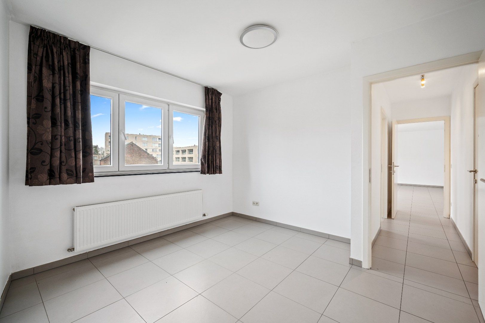 Recent app. met 2 slpks, terras en autostaanplaats foto 10