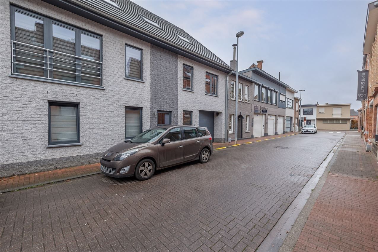 Gelijkvloers tweeslaapkamer appartement met terras en staanplaats in centrum  foto 27