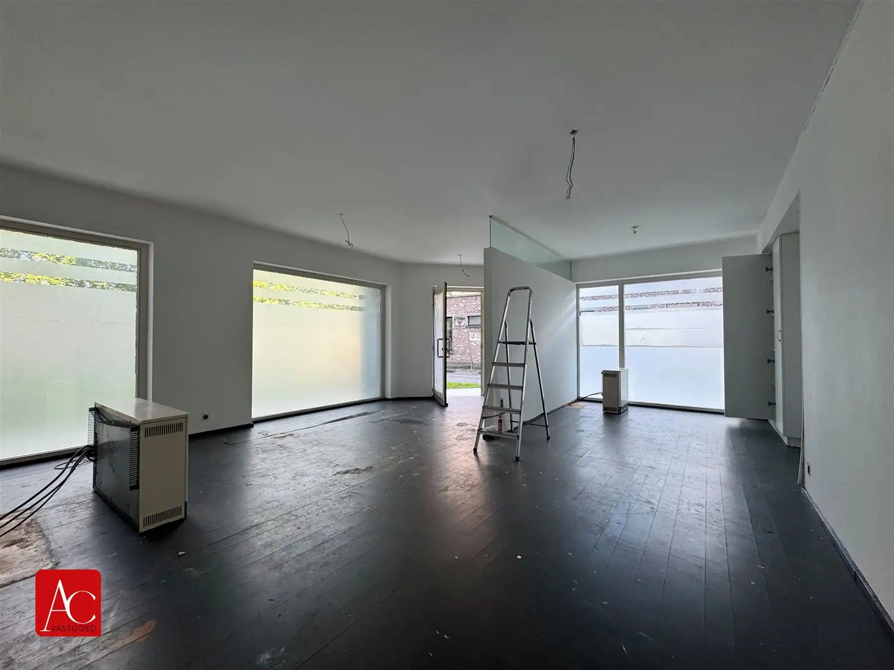 Gelijkvloers appartement, mogelijkheid tot handelszaak foto 3