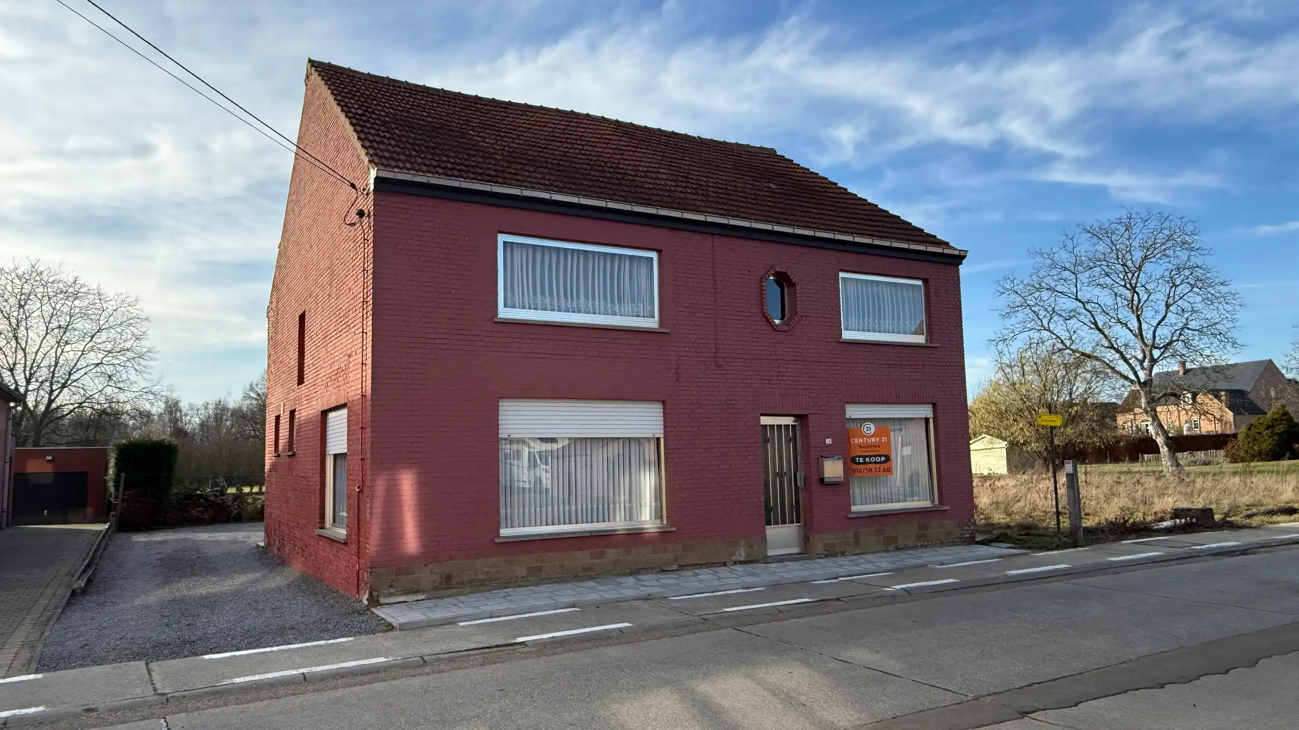 Goed gelegen woning op perceel van 9a70 foto 13