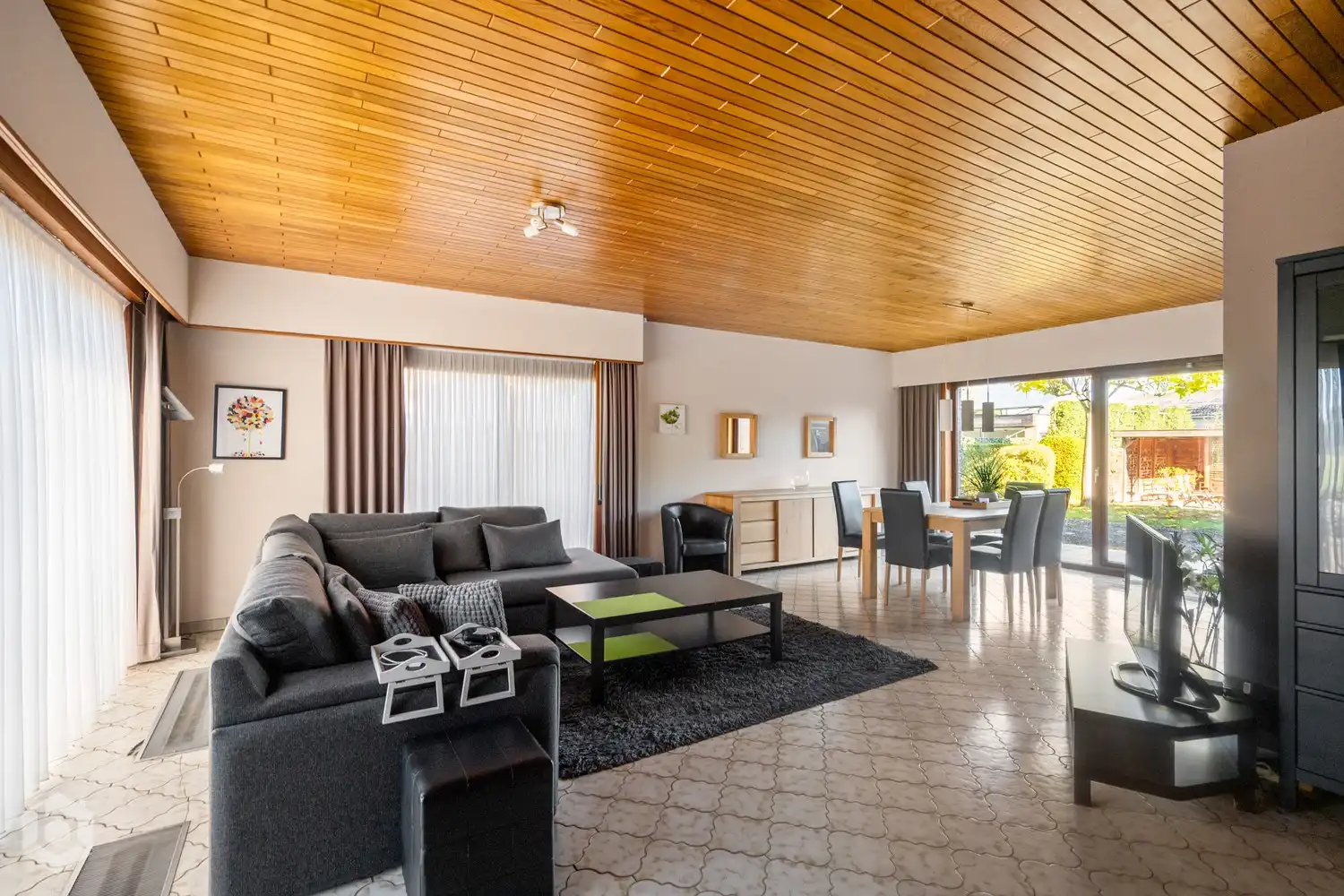 Woning met 3 à 4 slpkrs en grote garage (mogelijk tot handel) foto 3
