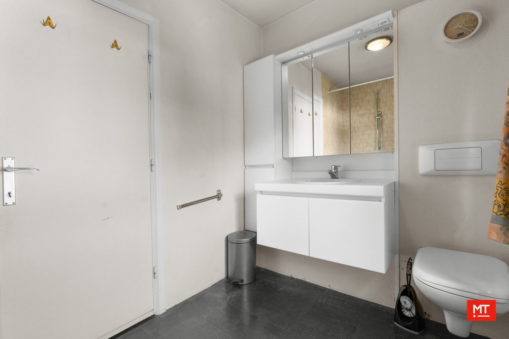 Kloeke, halfopen woning met 3 slaapkamers, garage en tuin op een rustige locatie in Wervik foto 12