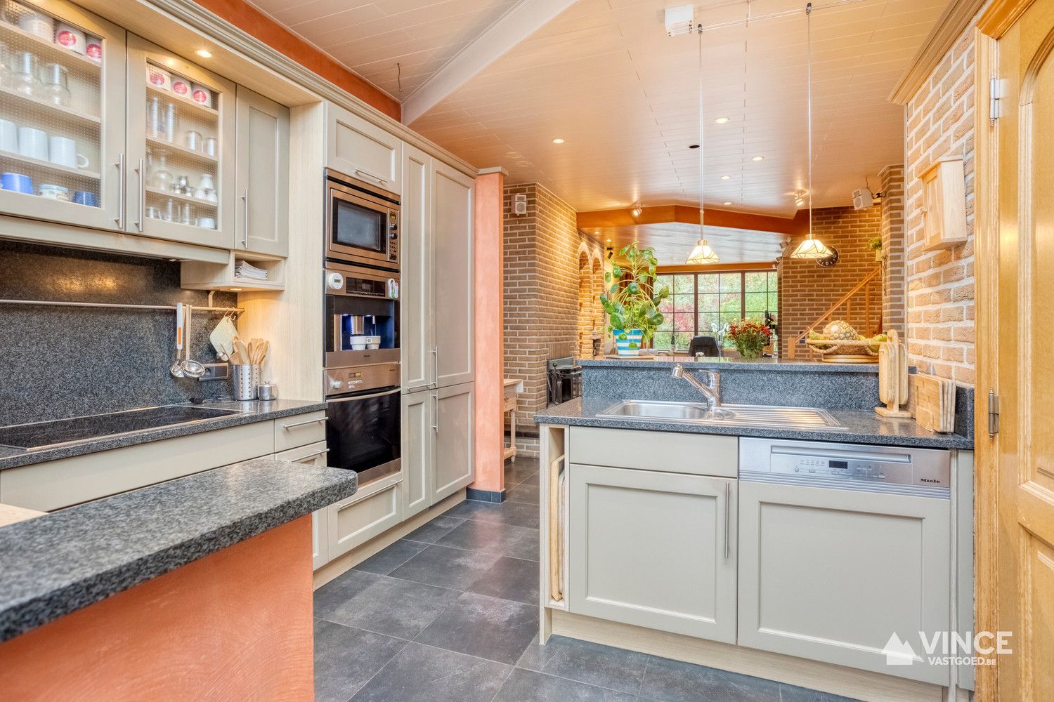 Gezellige rijwoning met tuin en garage in rustige doodlopende straat te Ekeren foto 10