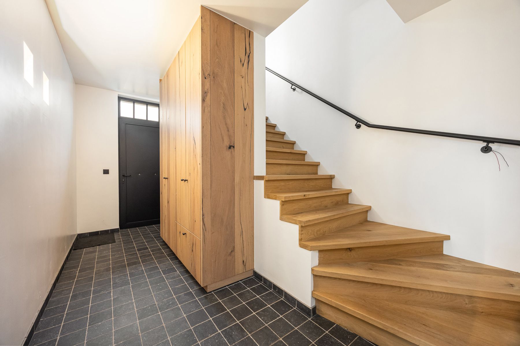 Kwaliteitsvolle energiezuinige woning met 5 slaapkamers op een rustige ligging in Merksplas. foto 2