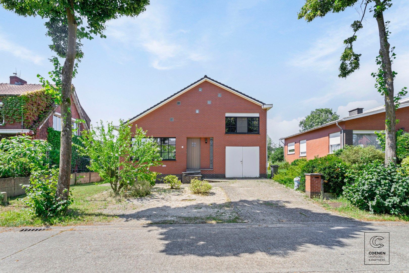 Instapklare woning met een bew. opp. van 163 m² en zonnige tuin op een TOPligging te Zoersel foto 1