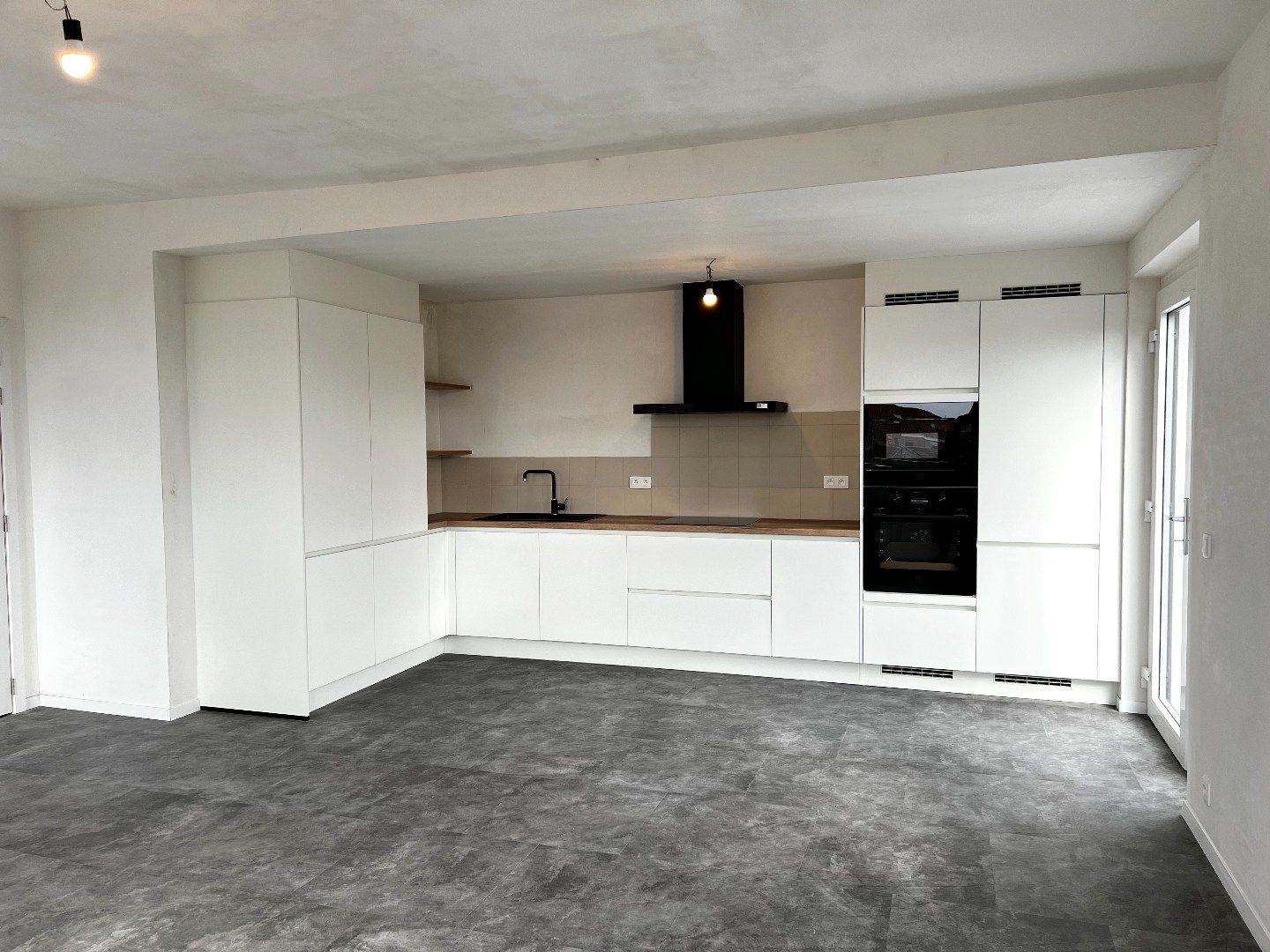 Energiezuinig en instapklaar appartement te huur in hartje Harelbeke! foto 8