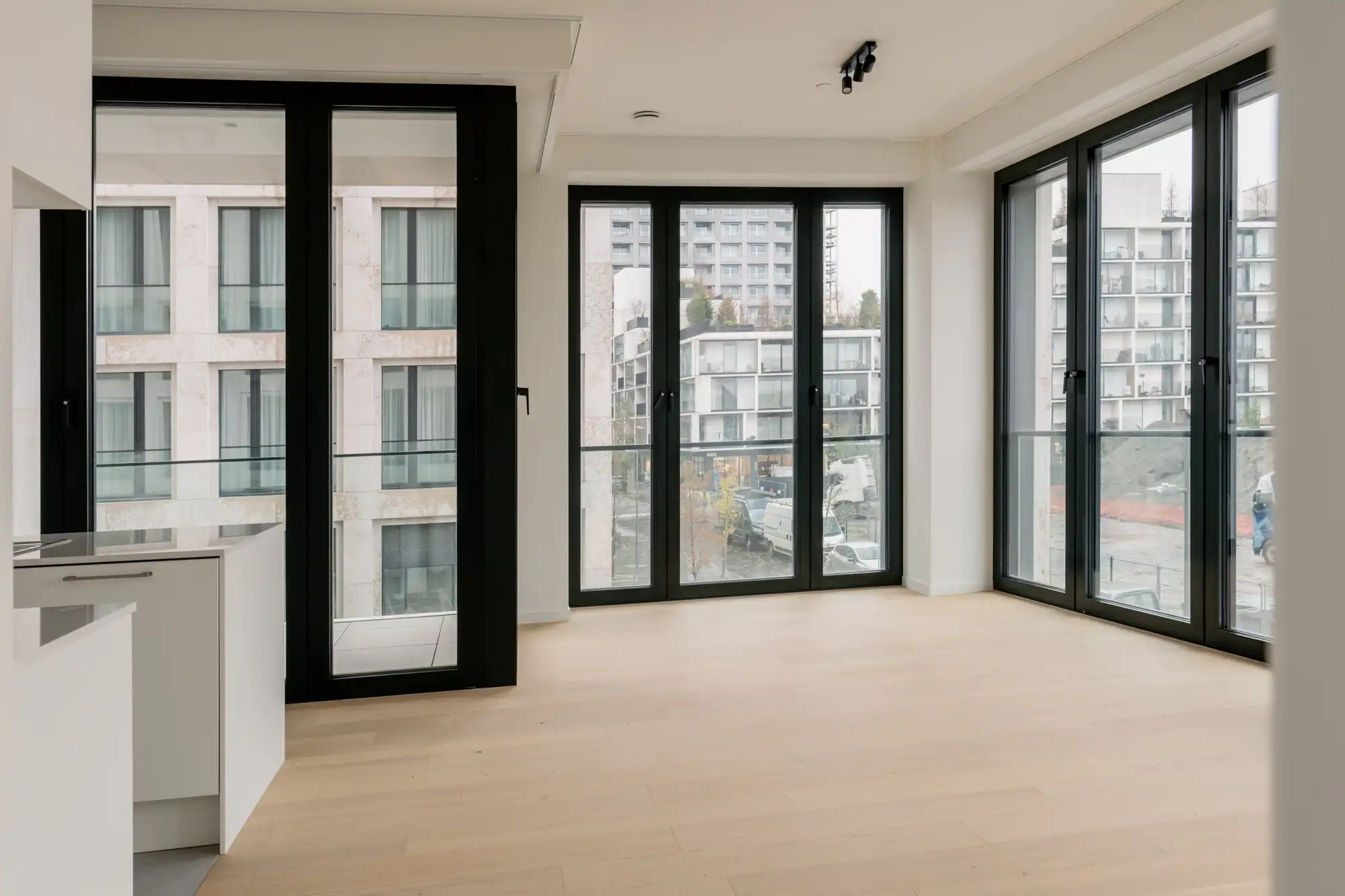 Max Dudler: uitgepuurde lijnen en Zwitserse precisie in een hoekappartement aan de Scheldekaaien. foto 7