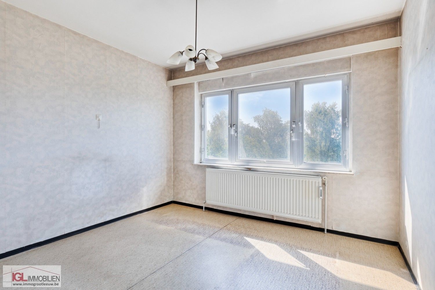 Te renoveren appartement met 3 slaapkamers en garage nabij het centrum van Sint-Pieters-Leeuw foto 8
