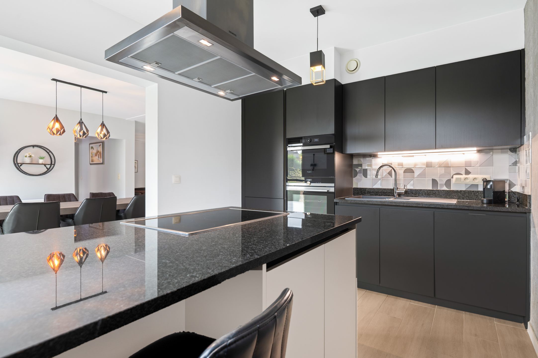 Unieke laagbouwvilla met polyvalente ruimte op ruim perceel in Brasschaat! foto 8
