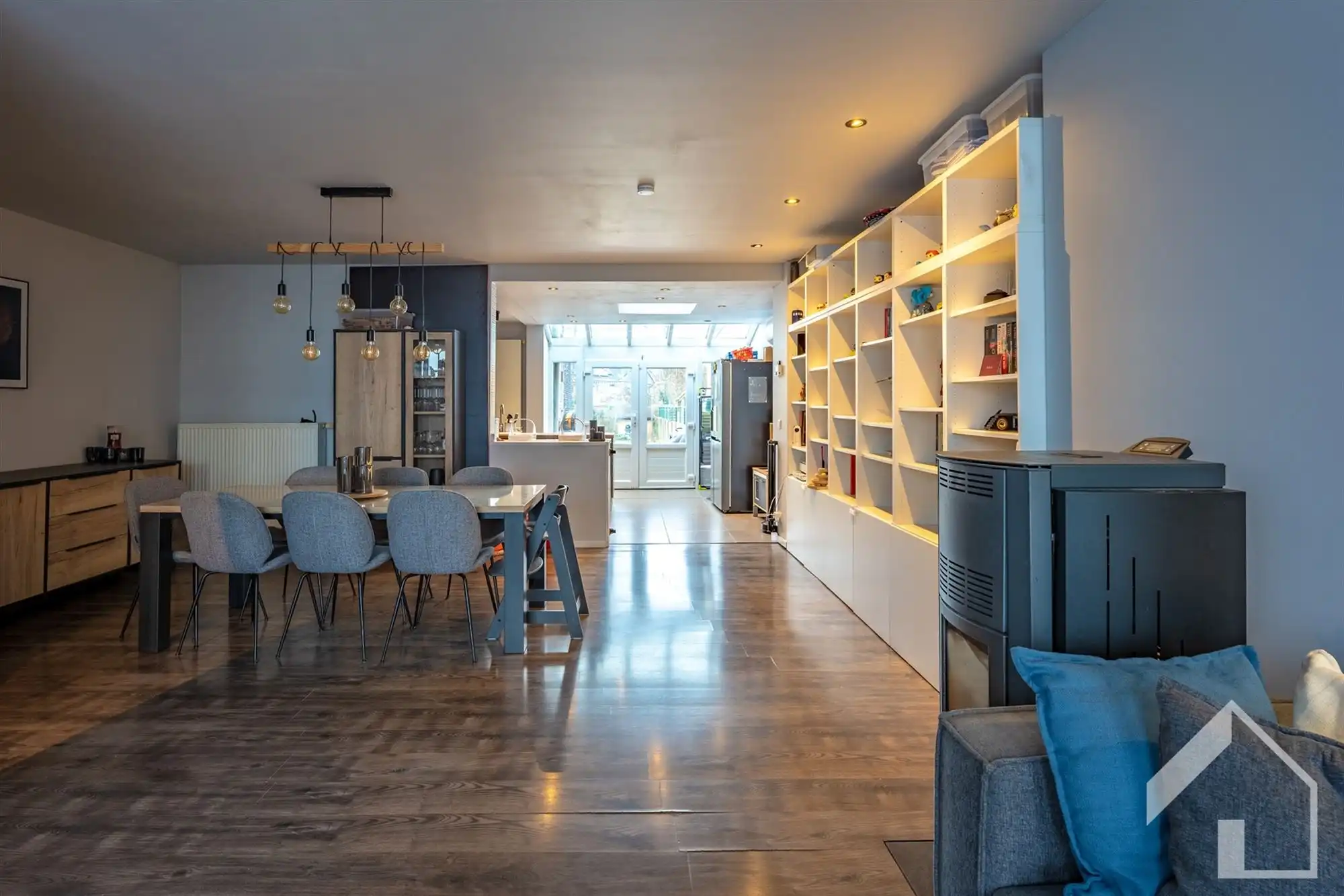 Instapklare gezinswoning op goede locatie in Wijnegem foto {{pictureIndex}}