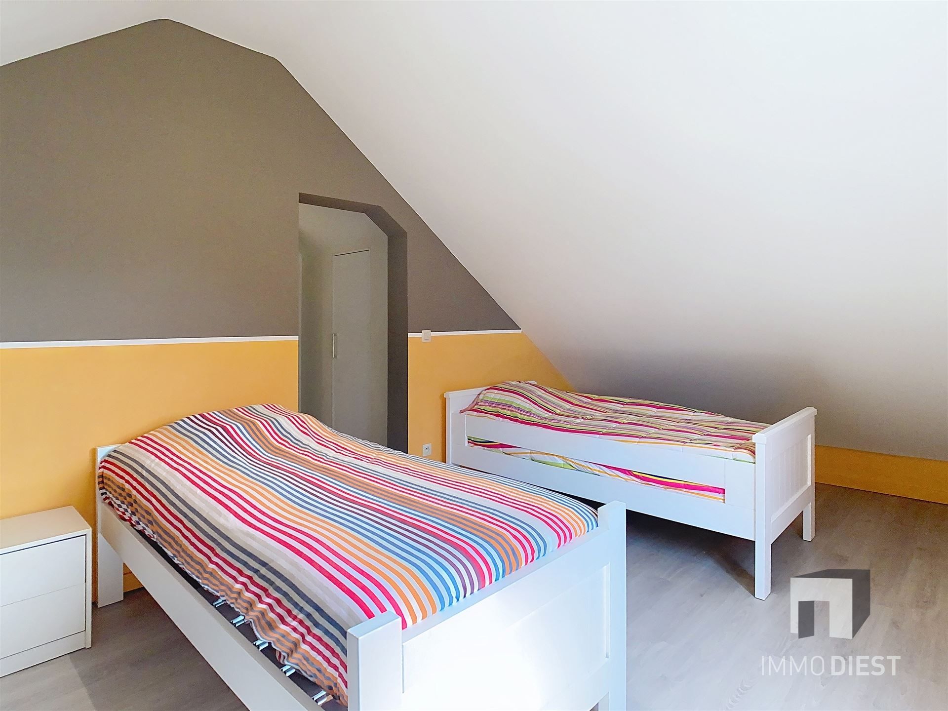 Aantrekkelijke en instapklare woning met 3 slaapkamers en prachtig aangelegde tuin op 12a 77ca. foto 33