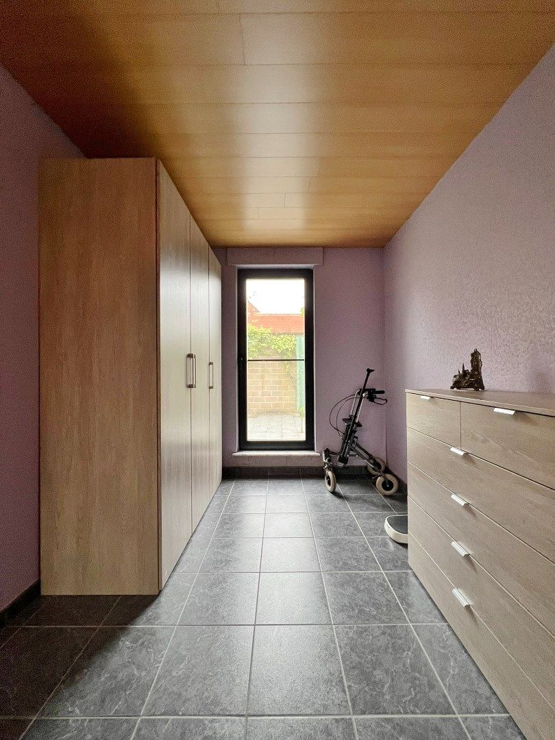 Instapklare woning met garage en ruime koer/tuin op centrale ligging te Ieper foto 11