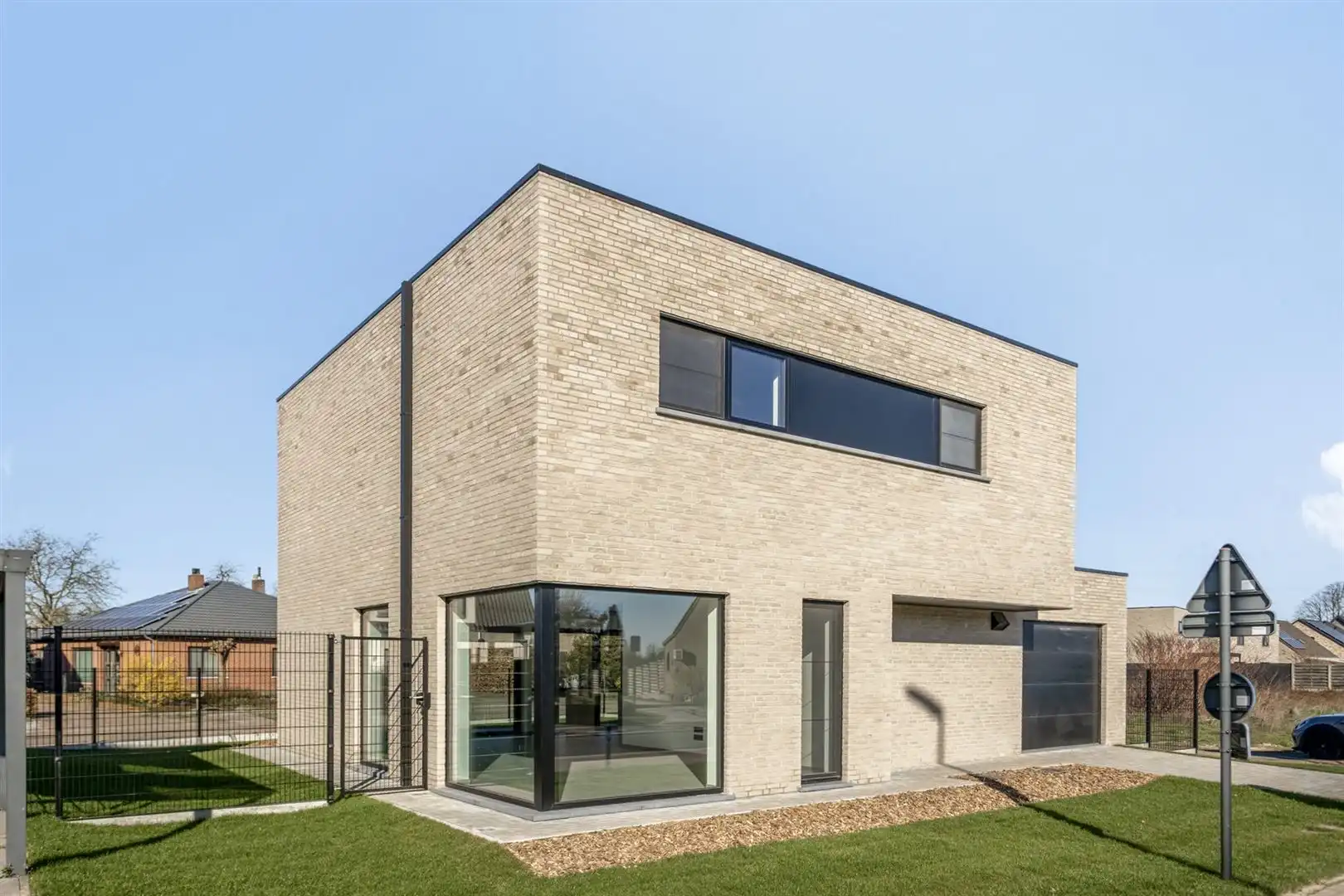 TE HUUR: Ruime nieuwbouwwoning met 3 slaapkamers te Pelt! foto 3
