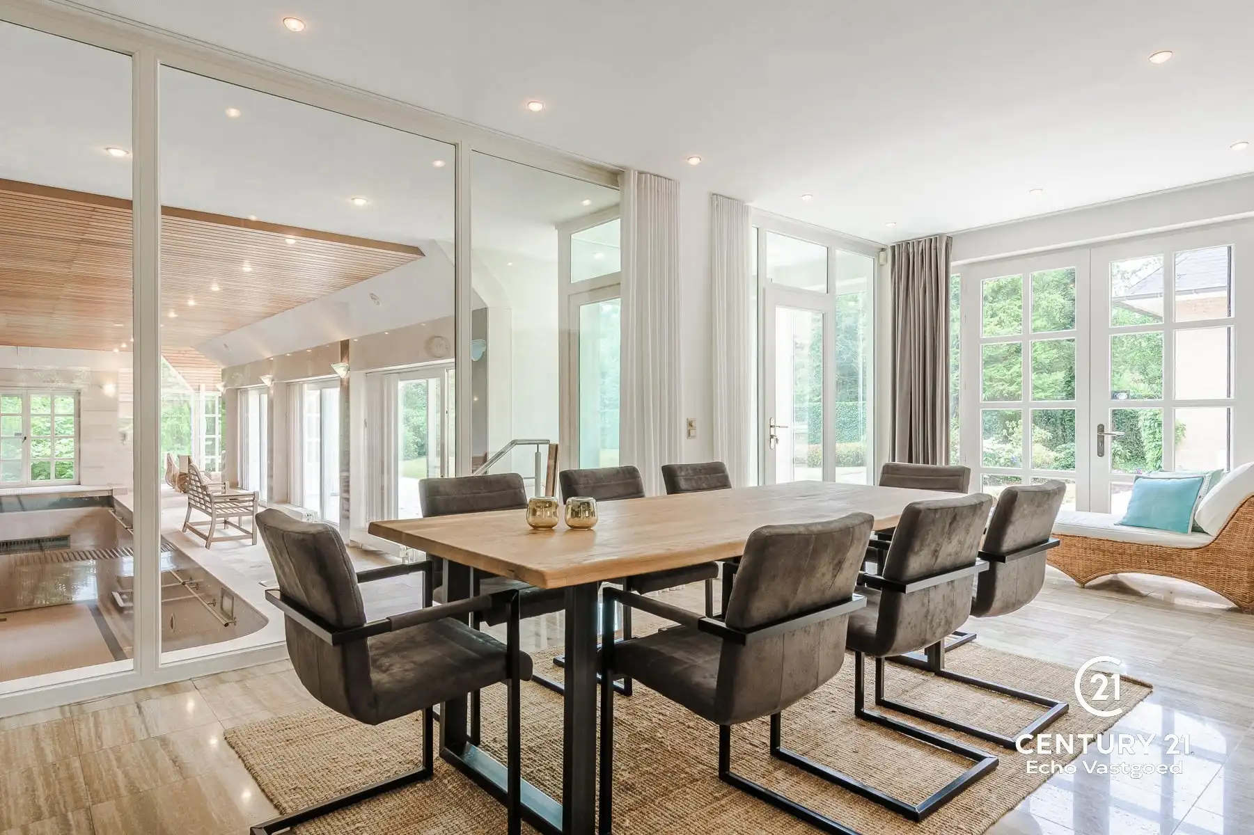 Ruime villa met kantoor, binnenzwembad, mooie tuin op 3172m² foto 9