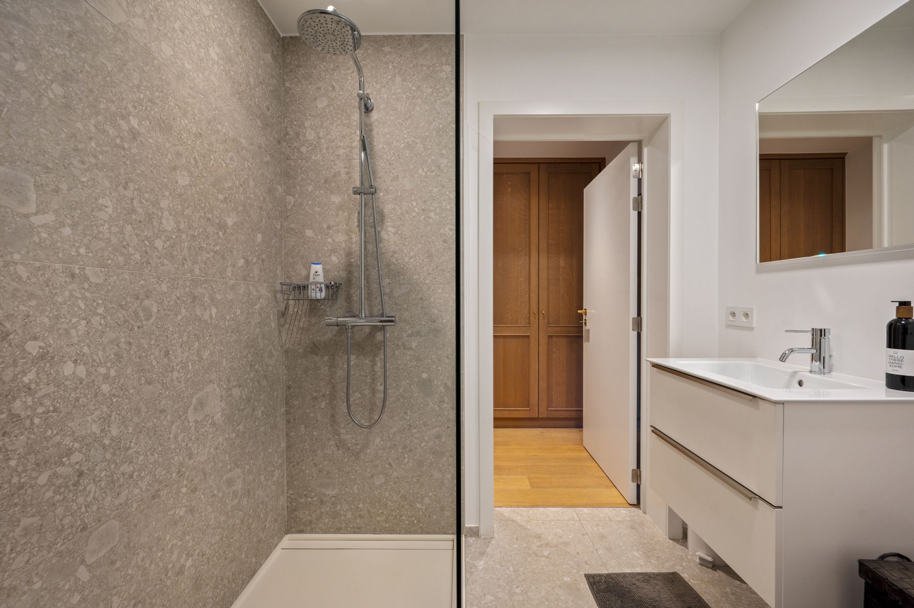 Residentiëel gelegen gelijkvloerse villa op ca. 3.008 m². foto 25