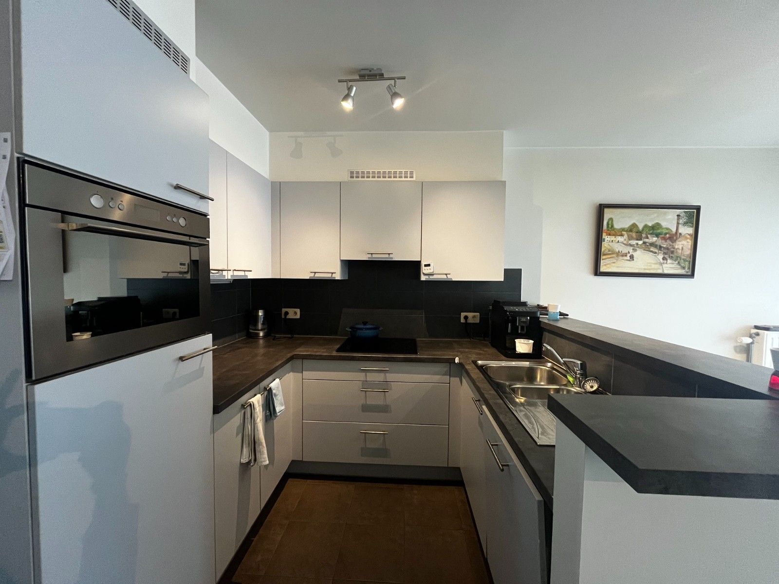 Ruim instapklaar appartement in hartje Kruishoutem foto 8