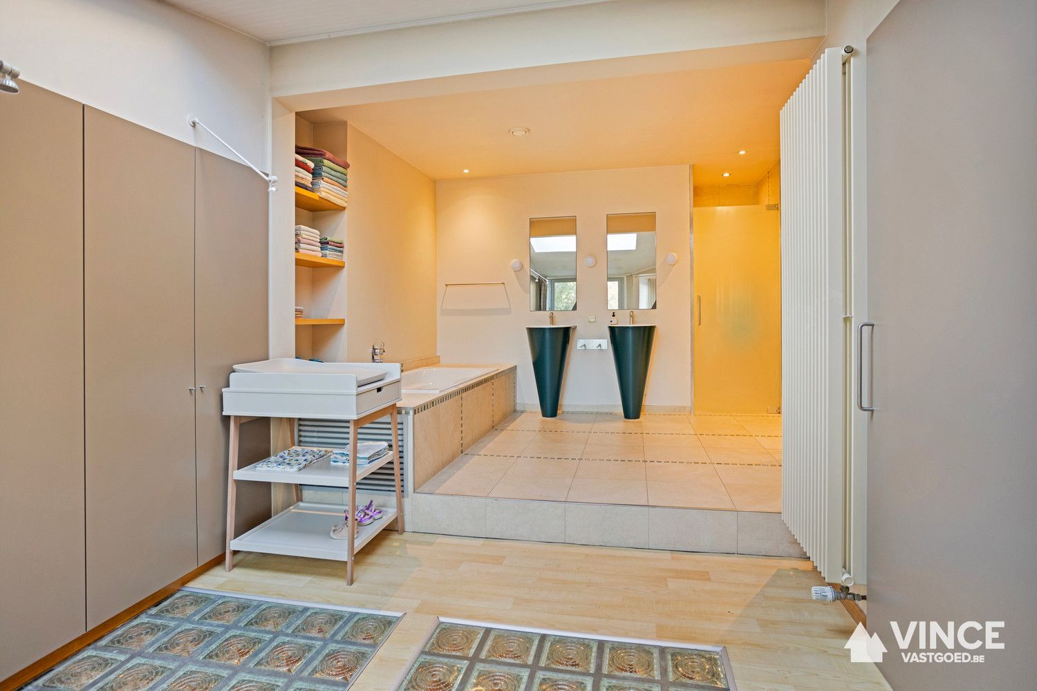 Prachtig huis met indrukwekkende elementen, ruime indeling en leuke tuin foto 22