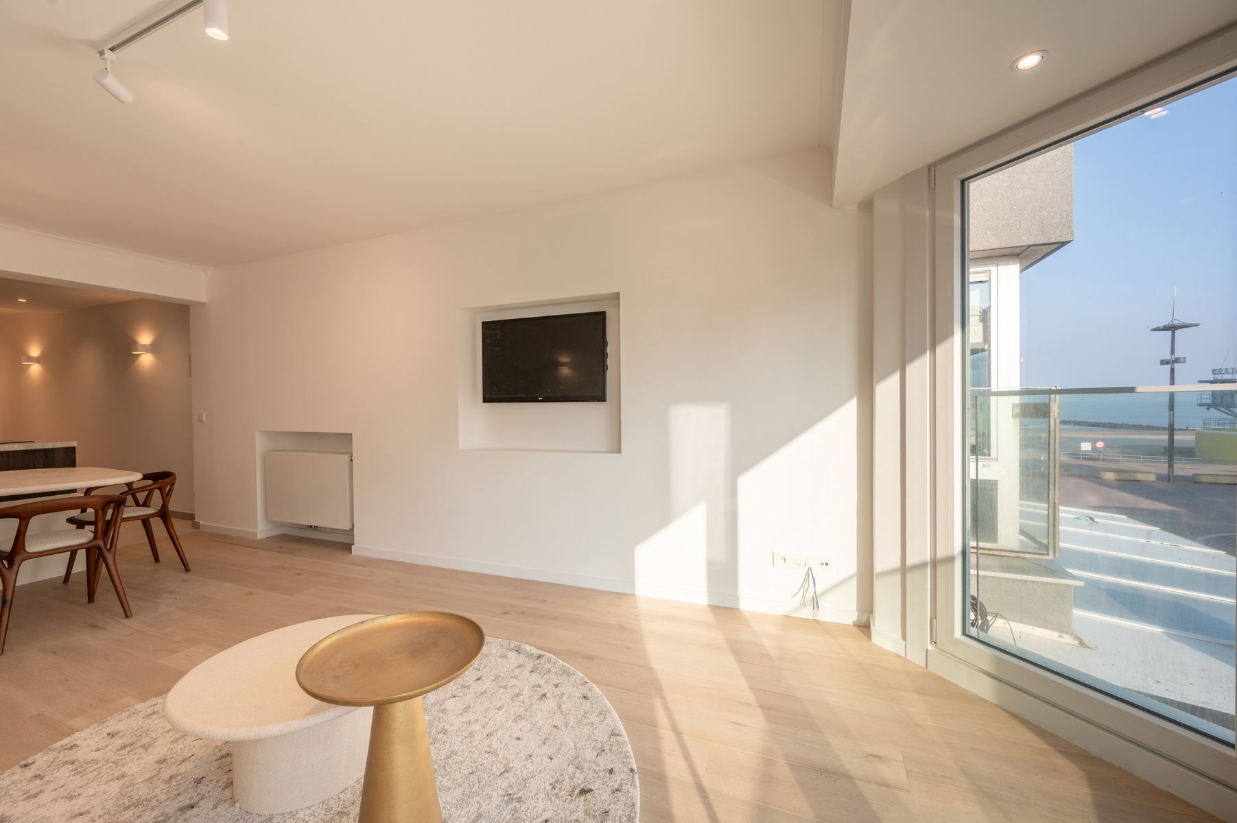 Gerenoveerd 2-slaapkamer appartement met zeezicht foto 2
