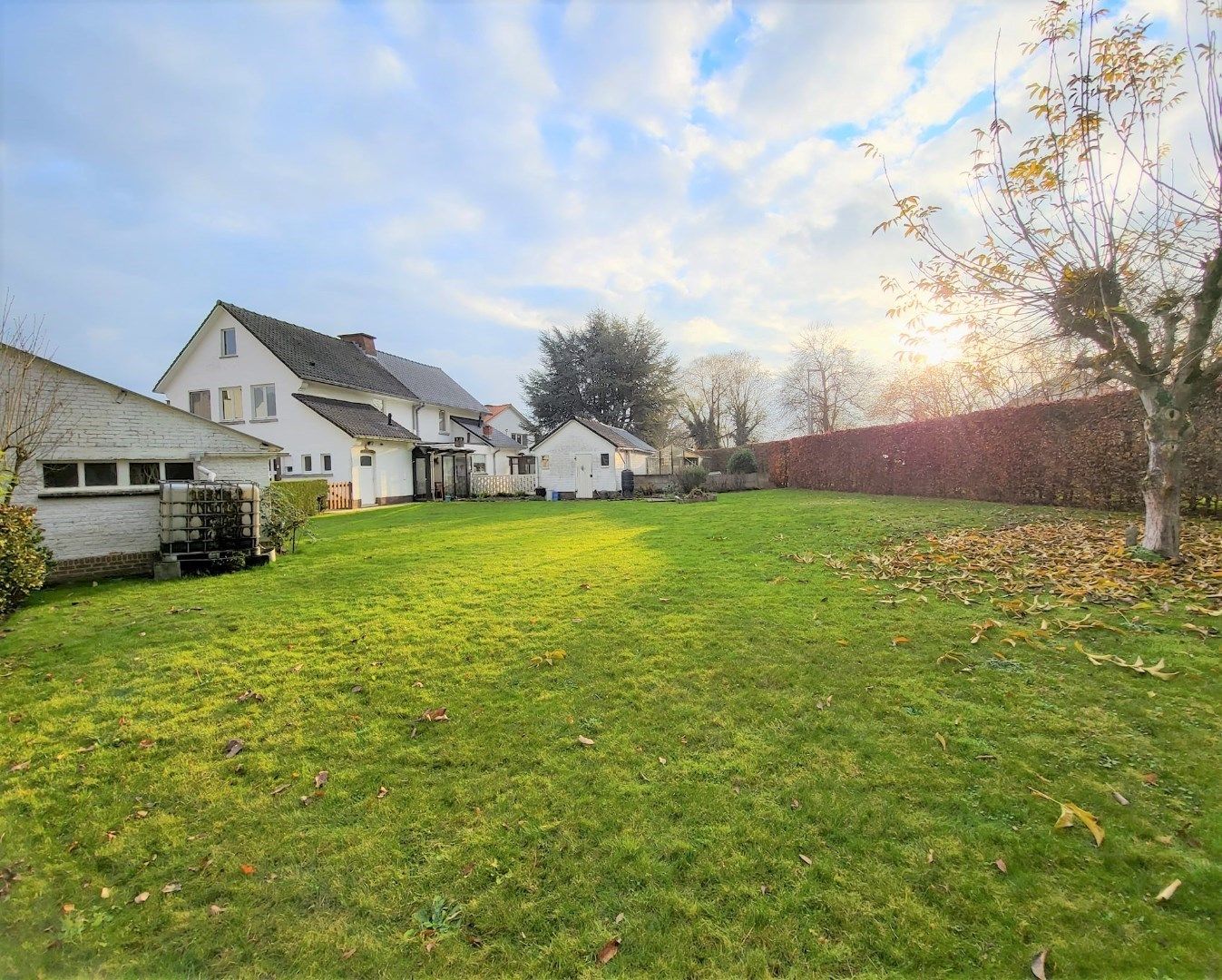 Halfopen bebouwing met garage en schitterende tuin. foto 23