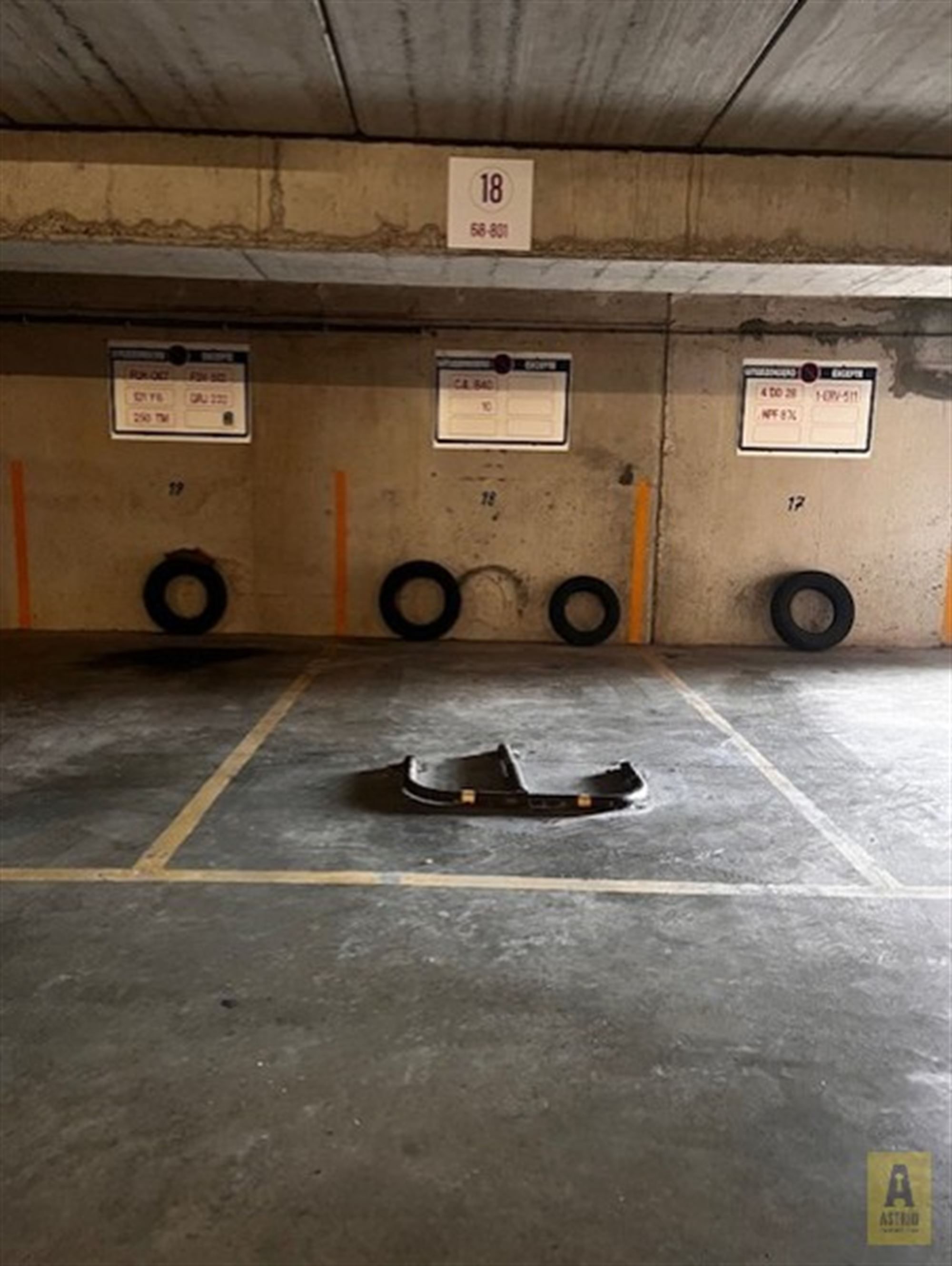 Makkelijk bereikbaar overdekte autostaanplaats in de residentie Astrid. foto 3