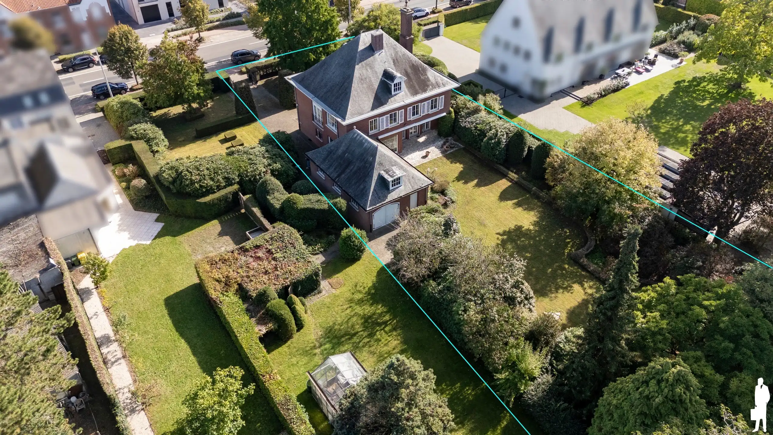 Unieke, statige villa met mooie parktuin nabij het centrum van Hoogstraten gelegen foto 2