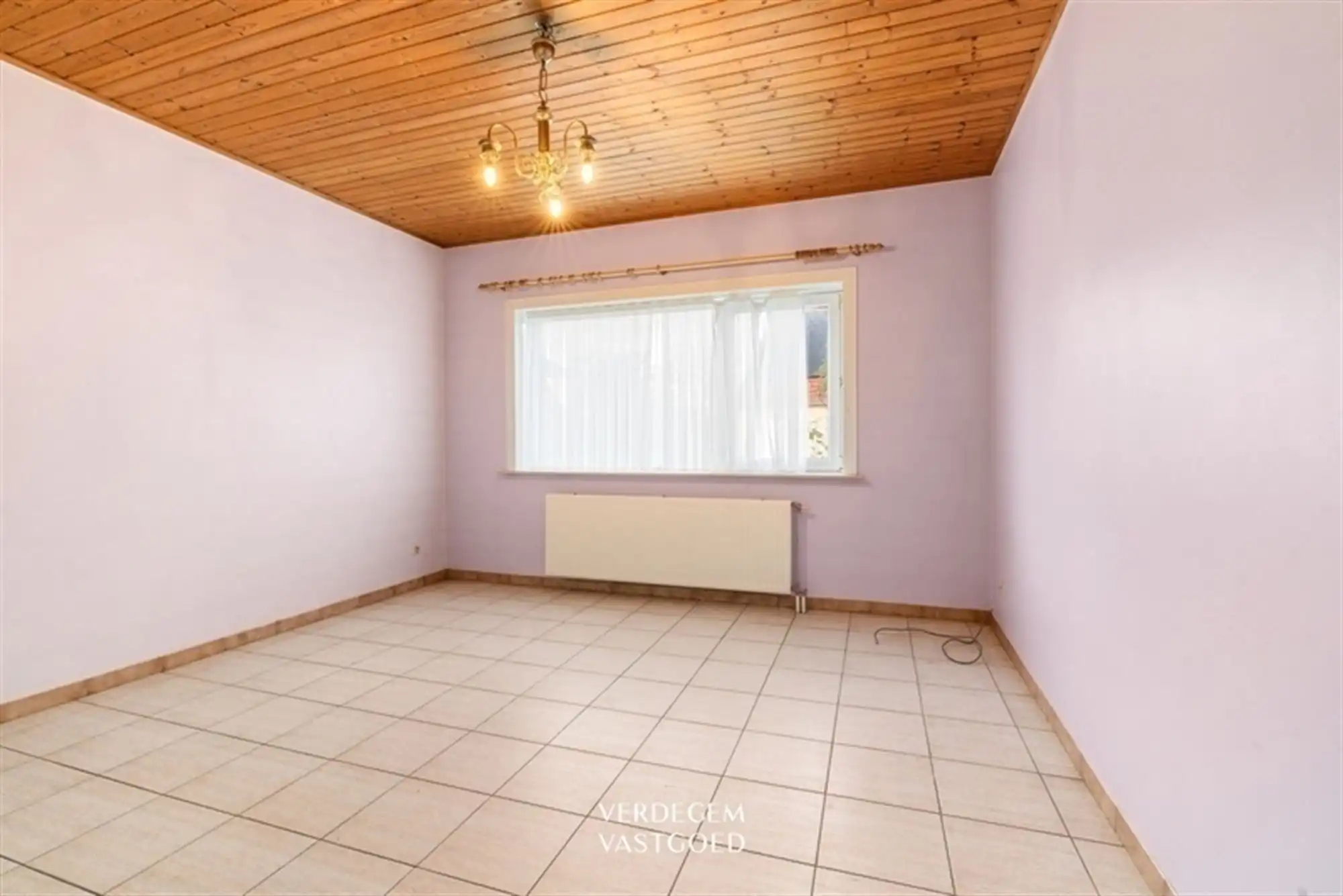 Rustig gelegen, vrijstaande woning met 6 slaapkamers op mooi perceel foto 9