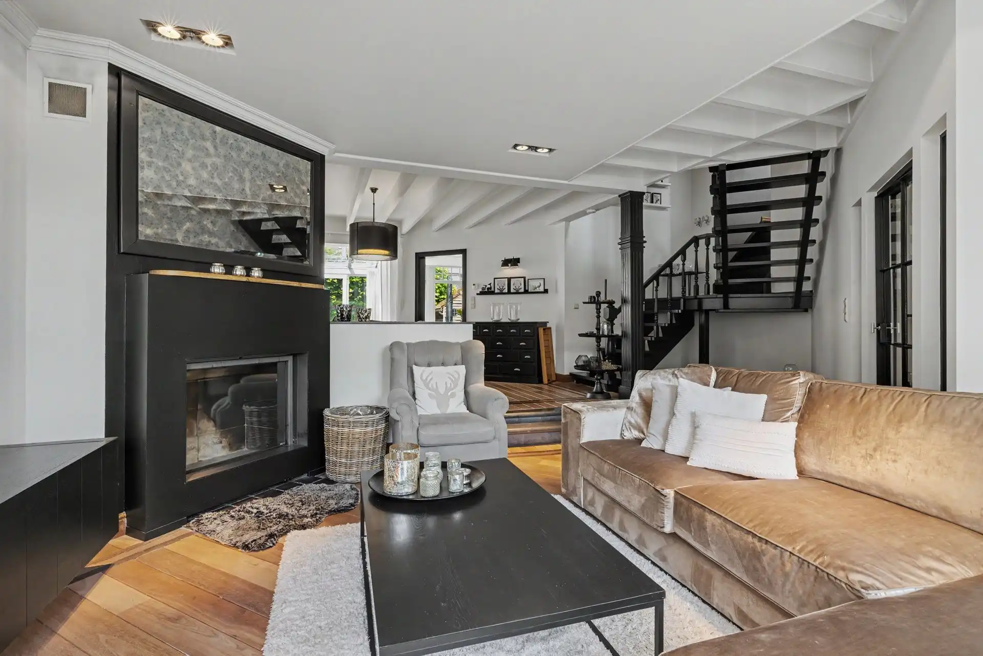 Kwalitatief afgewerkte gezinswoning in authentiek landelijke stijl met o.a. 4 slaapkamers & zwembad (344m²) foto 5