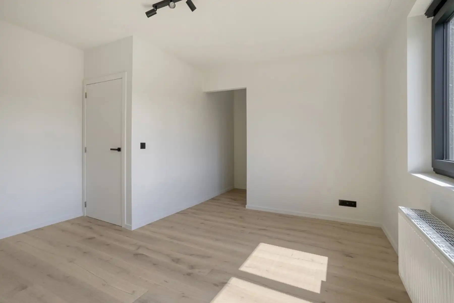 Instapklare gezinswoning met tuin en garage foto 10