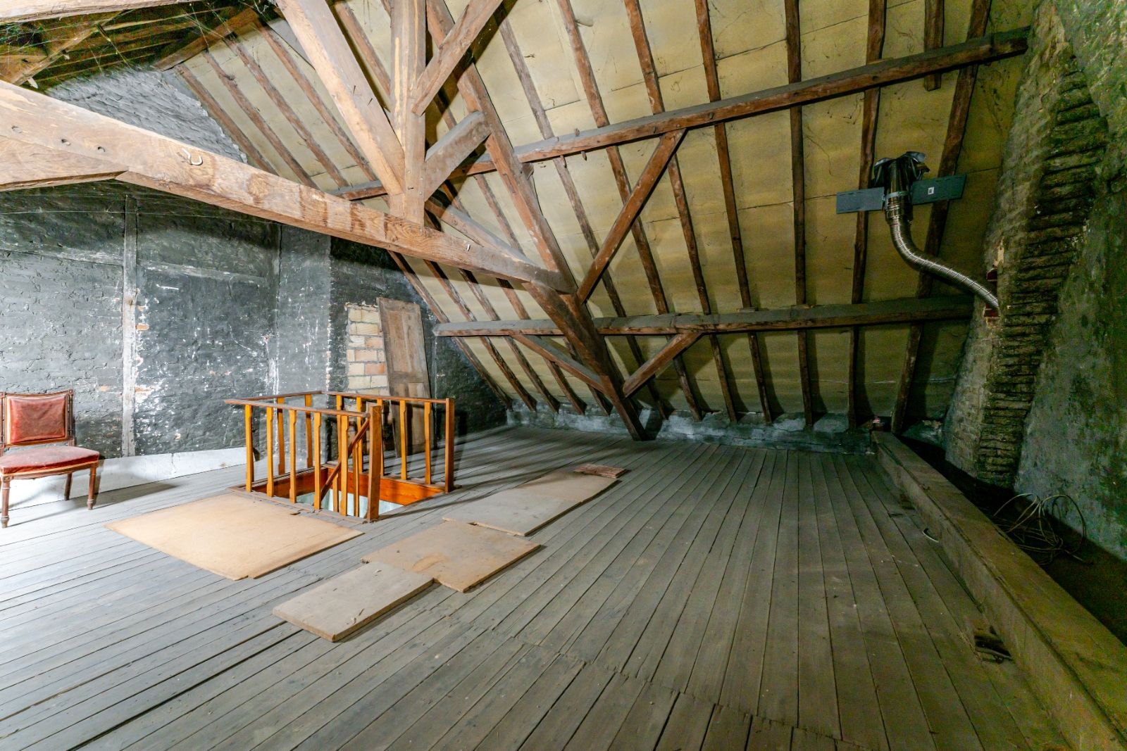 Statige woning met voormalige tandartspraktijk – centrum Ardooie! foto 14