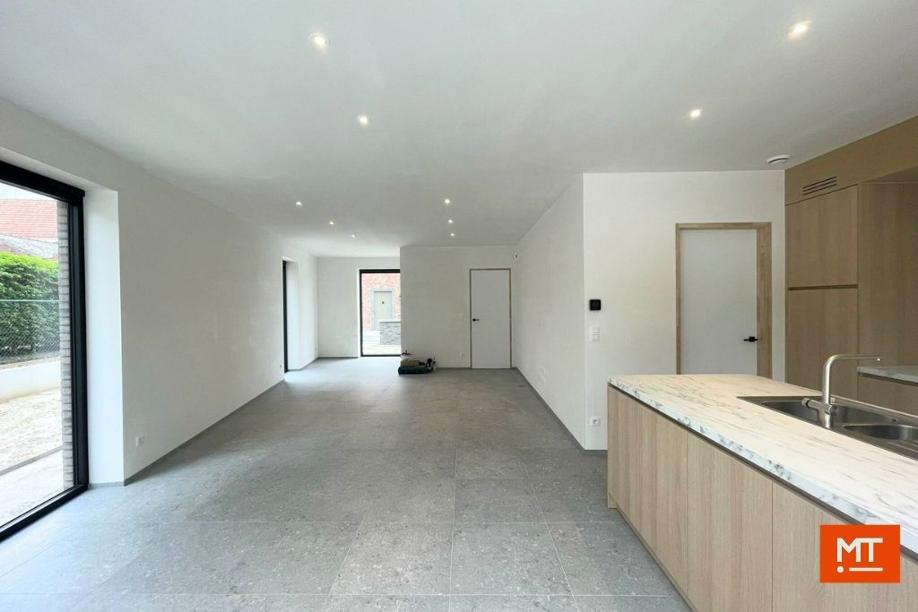 Kwalitatieve nieuwbouwwoning te huur op een rustige locatie in het centrum van Passendale foto 5