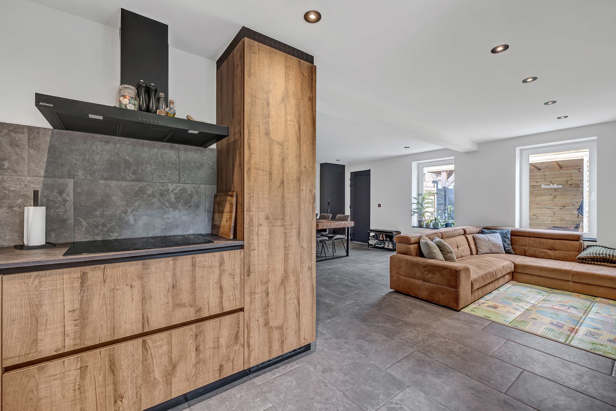 Instapklare woning in verkeersluwe straat foto 8