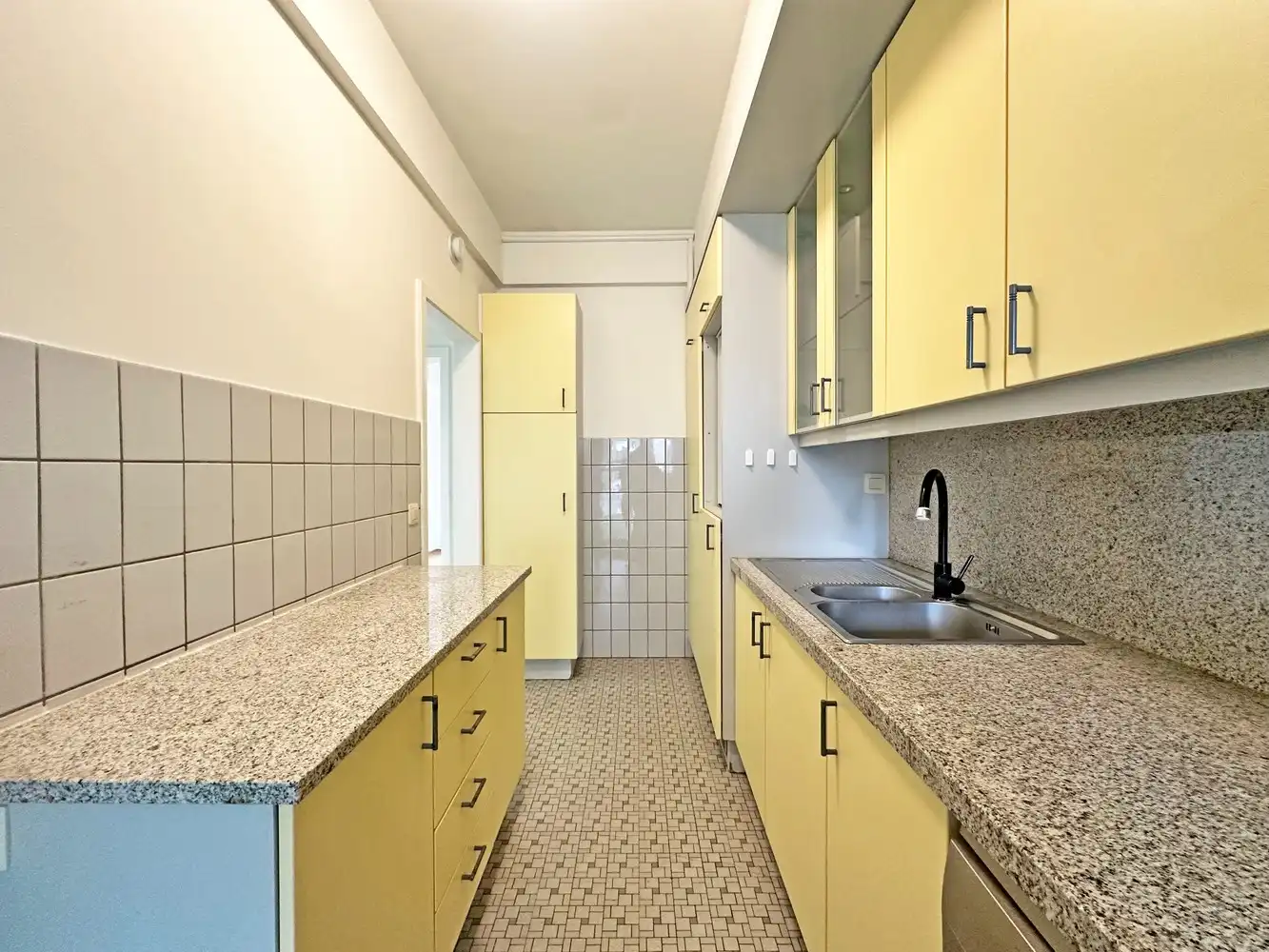 3 slaapkamer appartement met terras en staanplaats te Wilrijk! foto 7