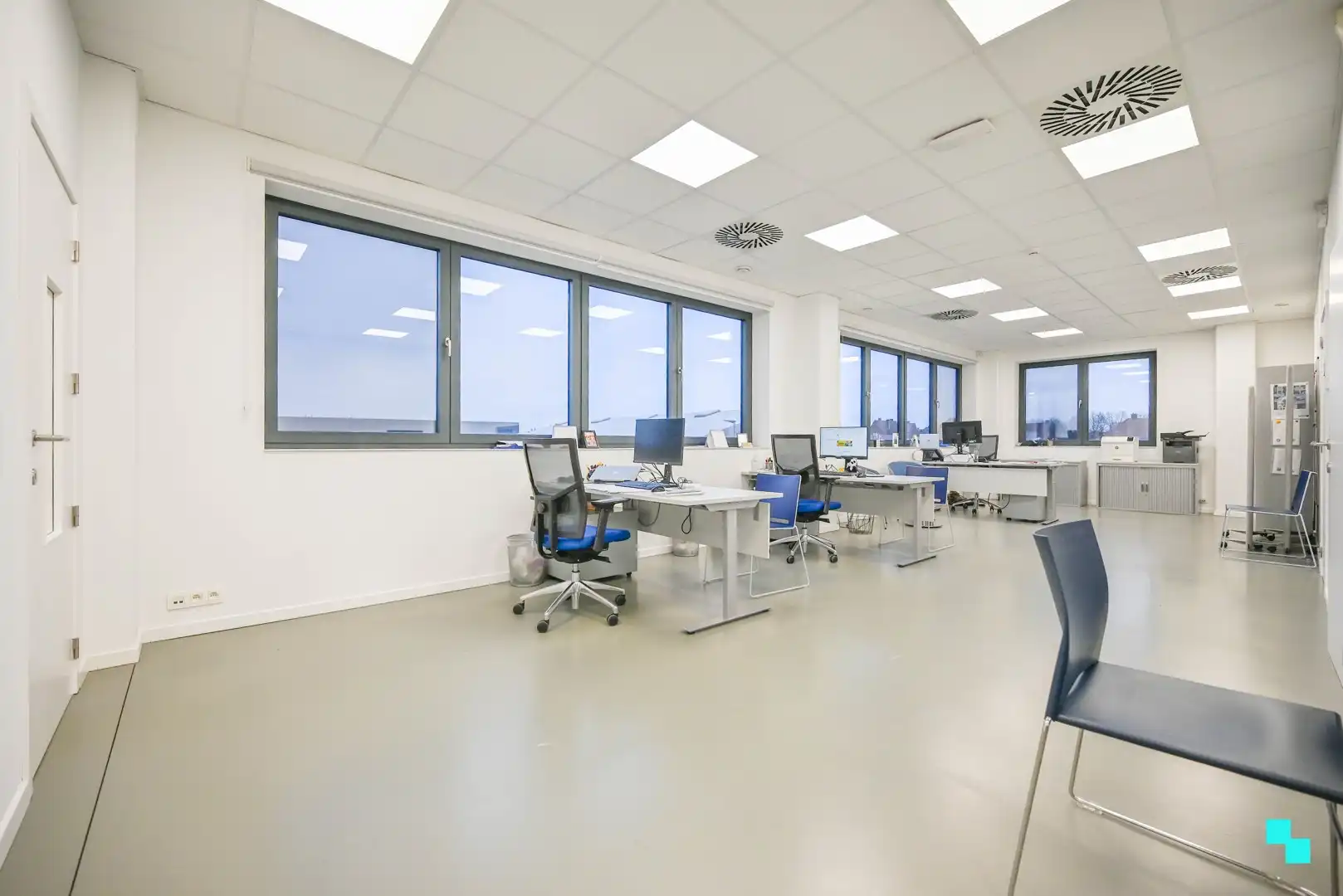 Terbeschikkingstelling van kantoorruimte in Waregem foto 17