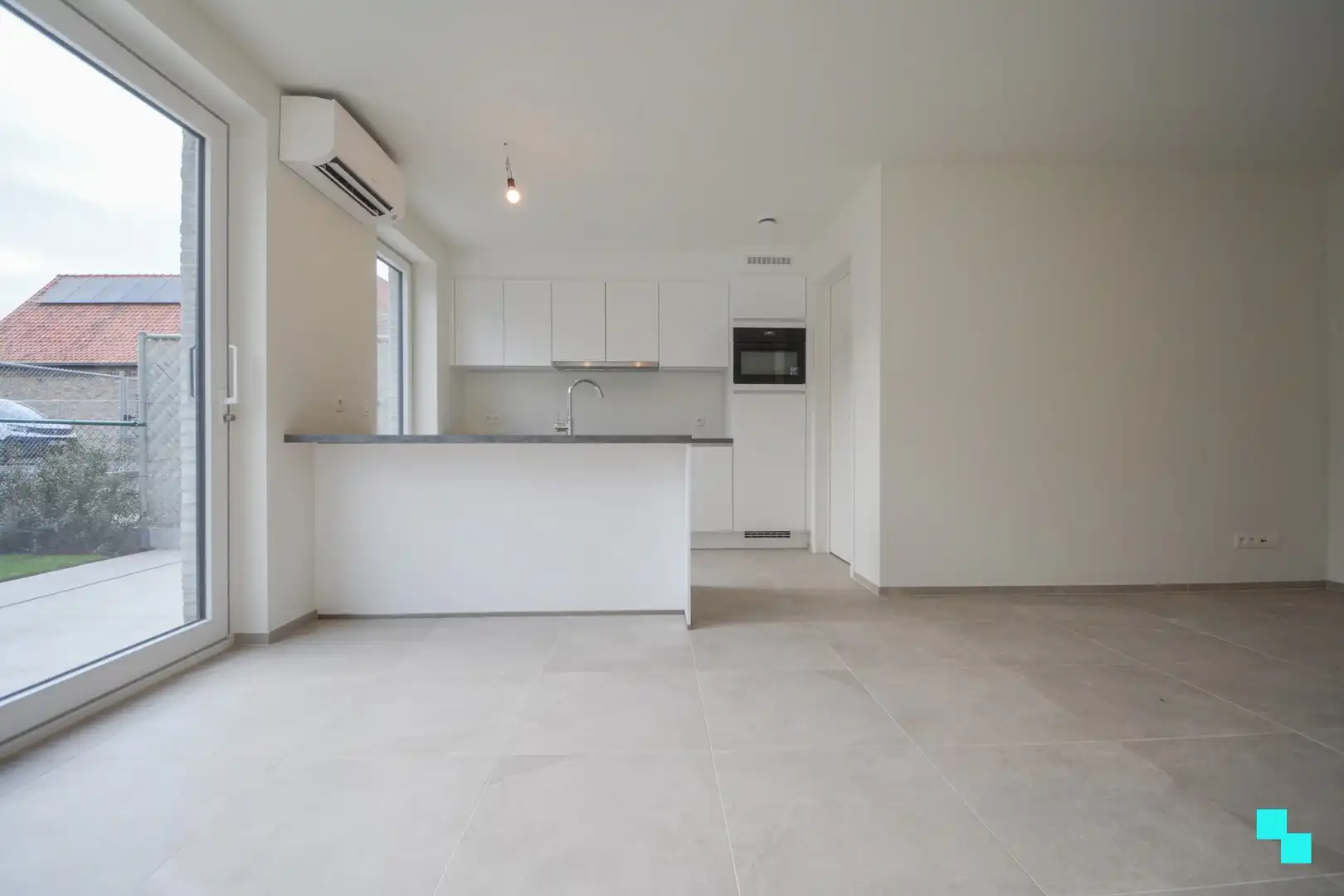 Volledig afgewerkte nieuwbouwwoning met carport te Sleihage foto 5