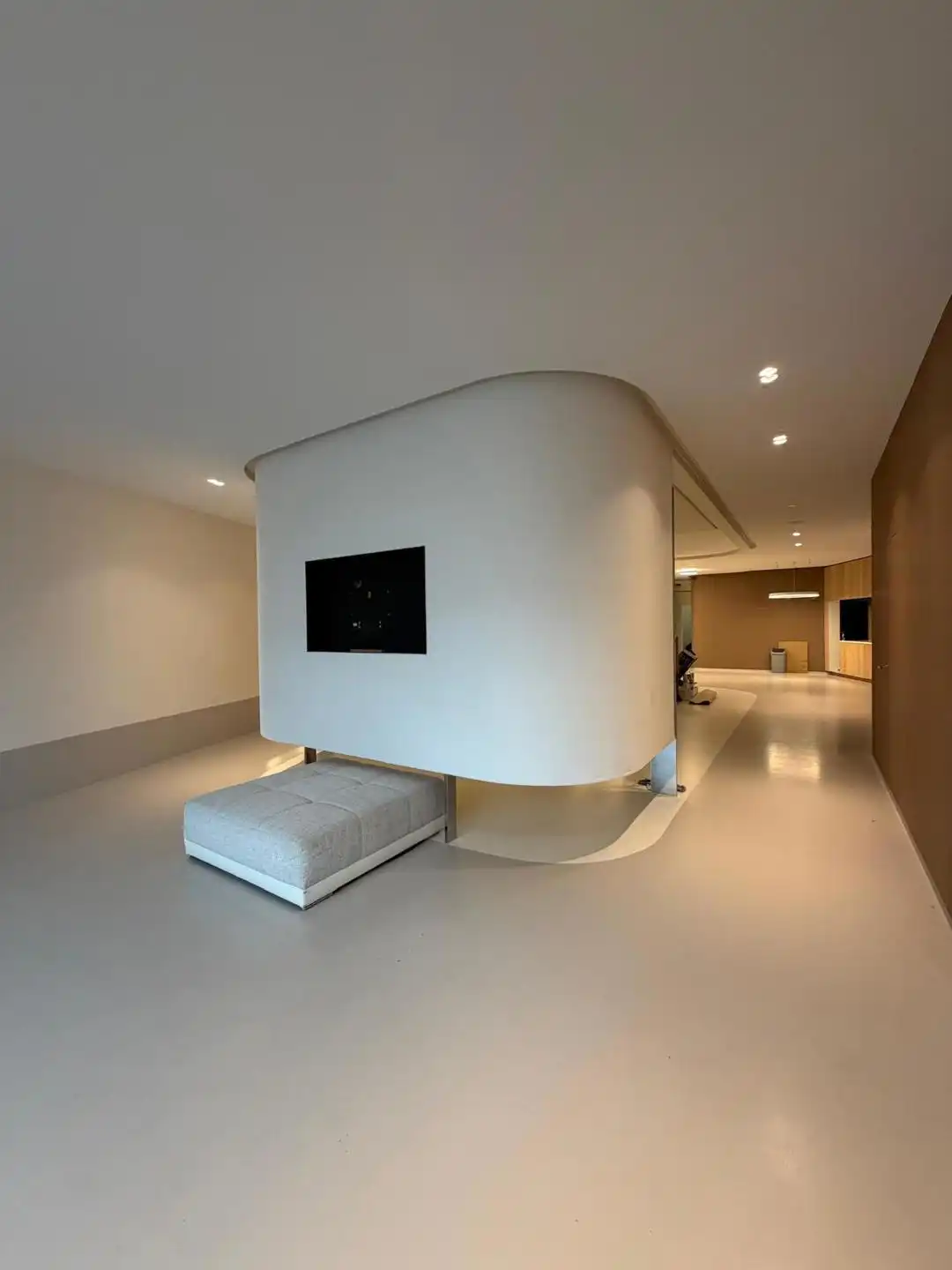 Veelzijdige showroom binnen Wijnegem Trade Towers || foto 3