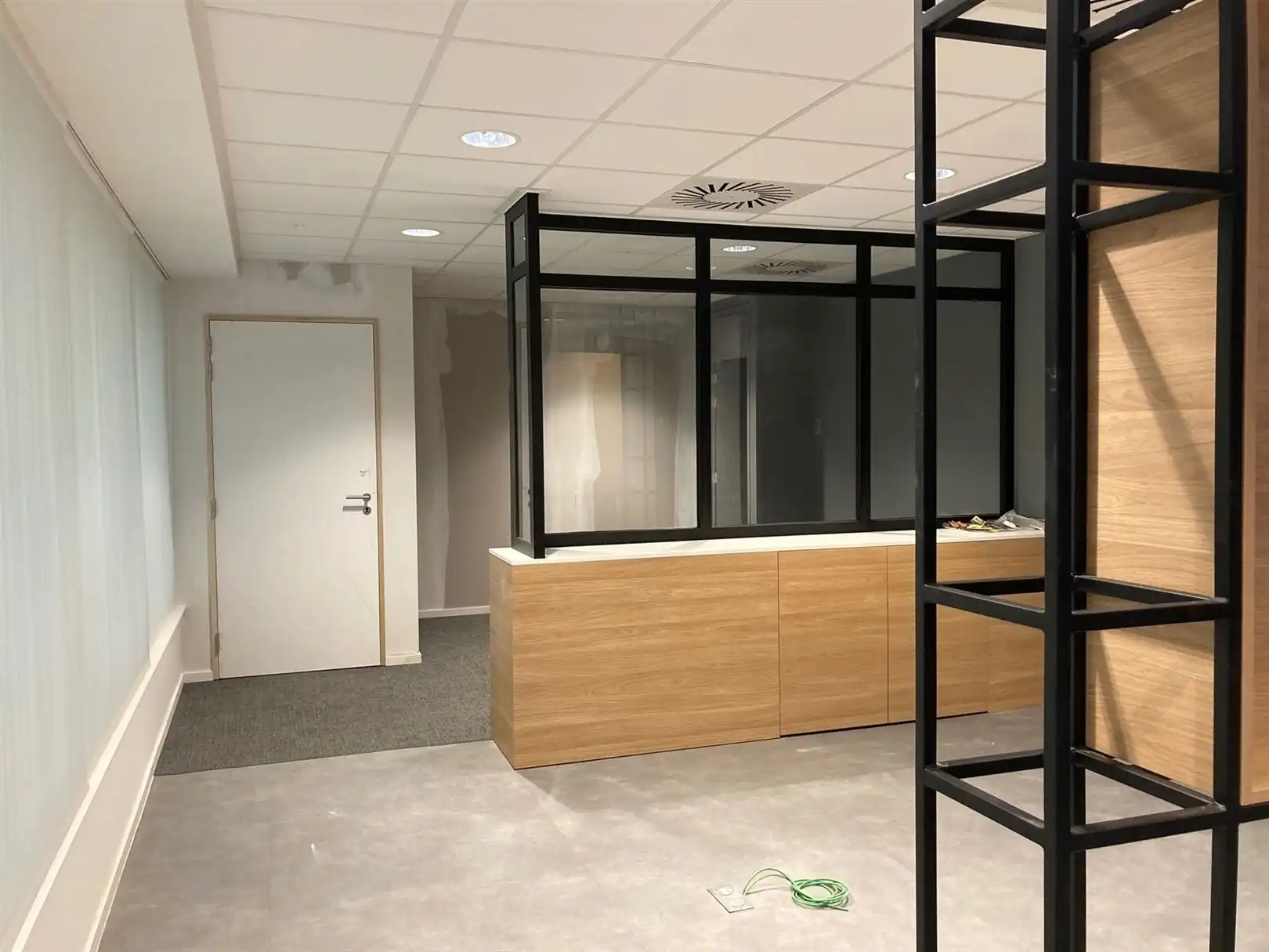 Veelzijdig hoekkantoor op commerciële ligging foto 4