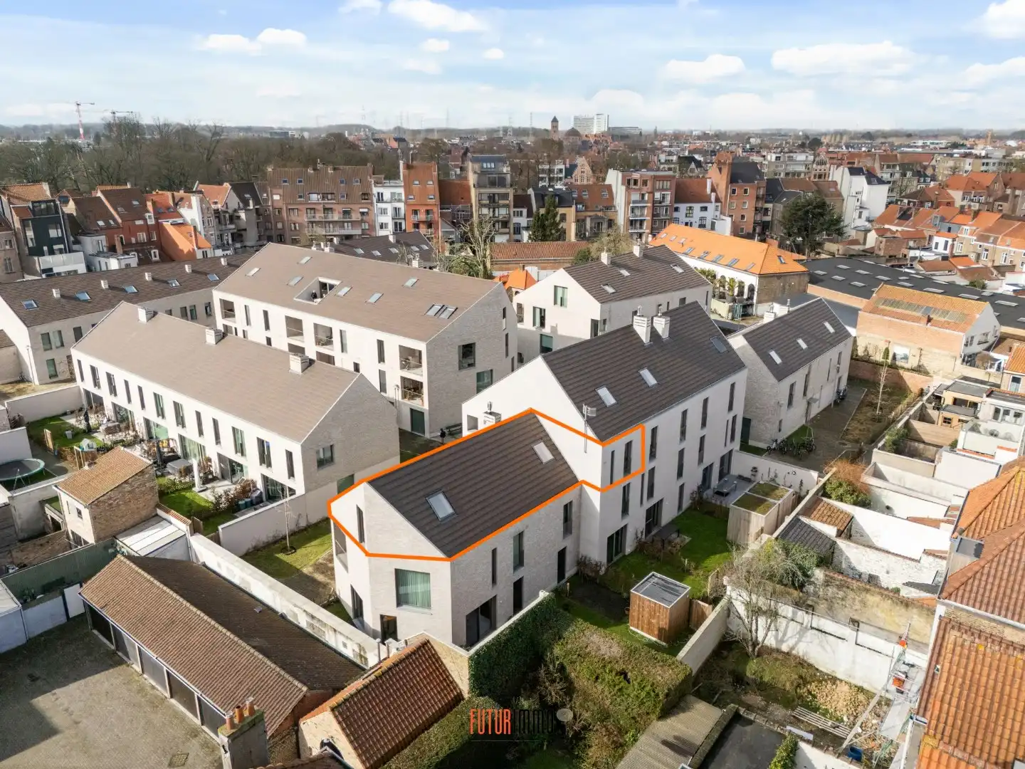 Lichtrijk dakappartement - 2 slaapkamers - ondergrondse parking foto {{pictureIndex}}