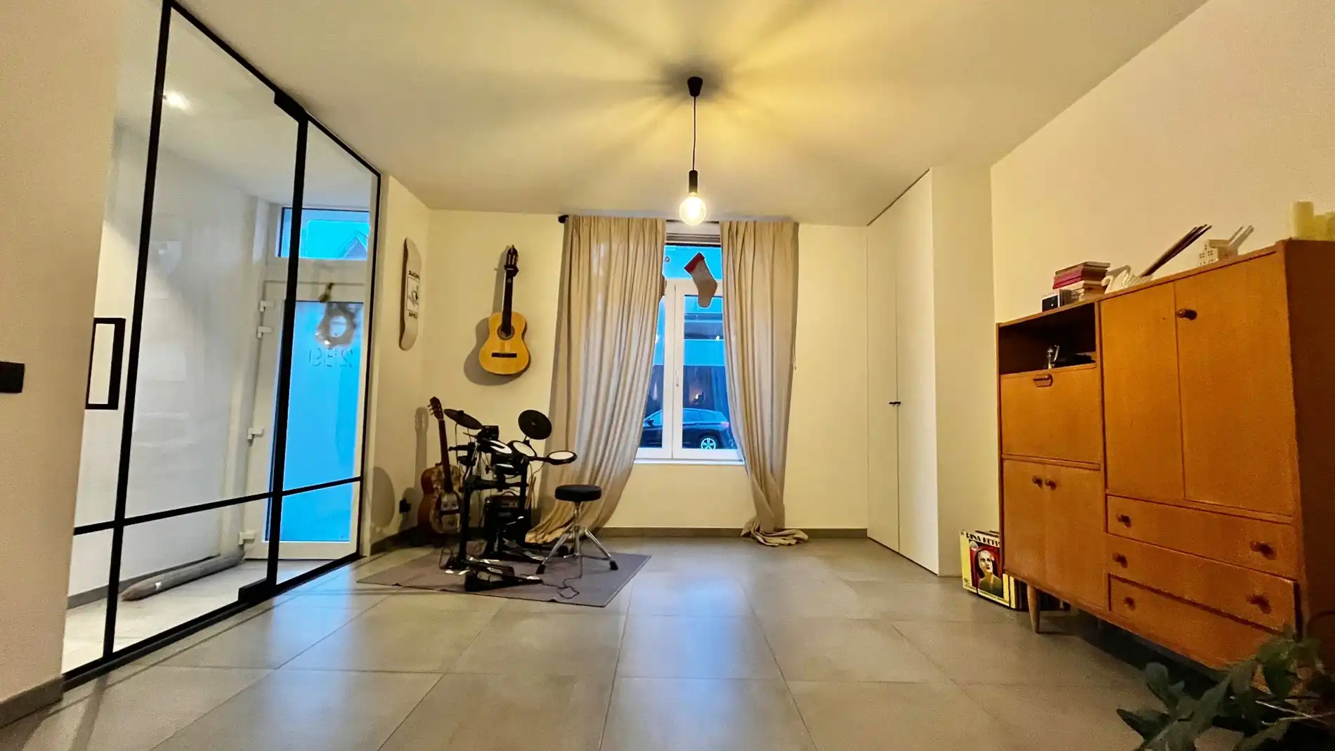 Welkom in deze ruime, vernieuwde BEN-woning met mogelijk 4 ruime slaapkamers, uitweg en zonnepanelen! foto 4