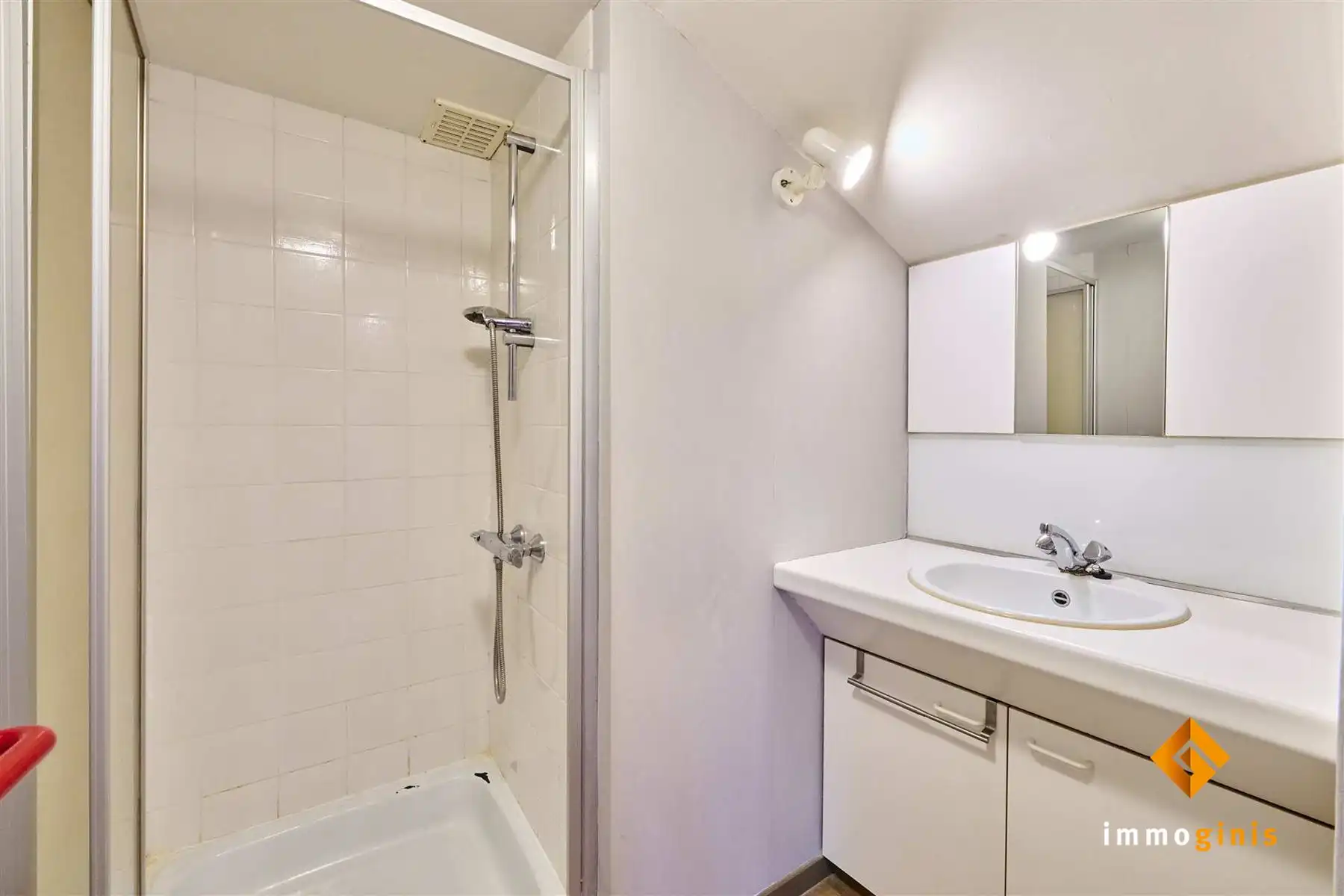 Zéér ruime woning op een mooi perceel van 17a82ca met 5 slaapkamers en uitbreidingsmogelijkheden op de eerste verdieping! foto 29