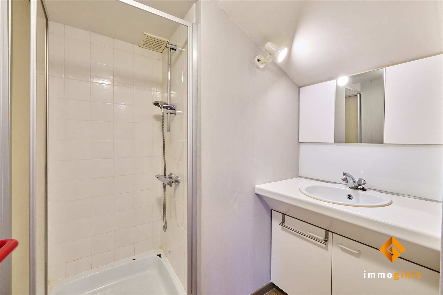 Zéér ruime woning op een mooi perceel van 17a82ca met 5 slaapkamers en uitbreidingsmogelijkheden op de eerste verdieping! foto 29