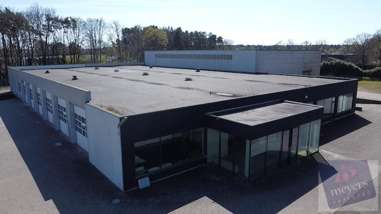 Multifunctioneel bedrijfsgebouw van 3.400 m² in Bocholt foto {{pictureIndex}}