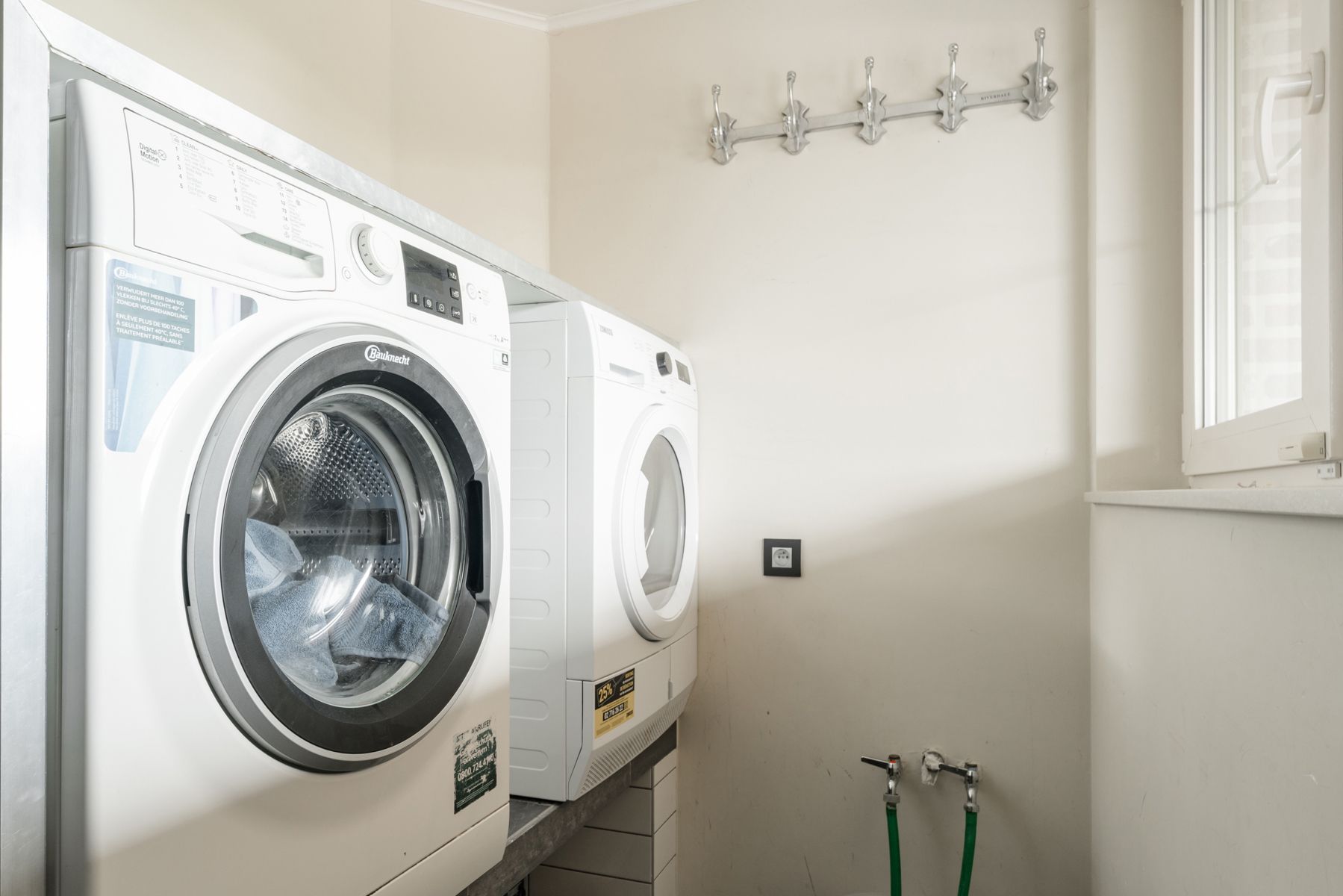 Ruime gerenoveerde woning met zwembad  foto 16