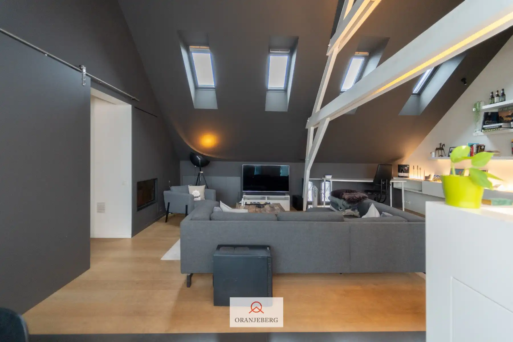 Zalige exclusieve penthouse met zuidgericht terras en uniek zicht op de torens! foto 2